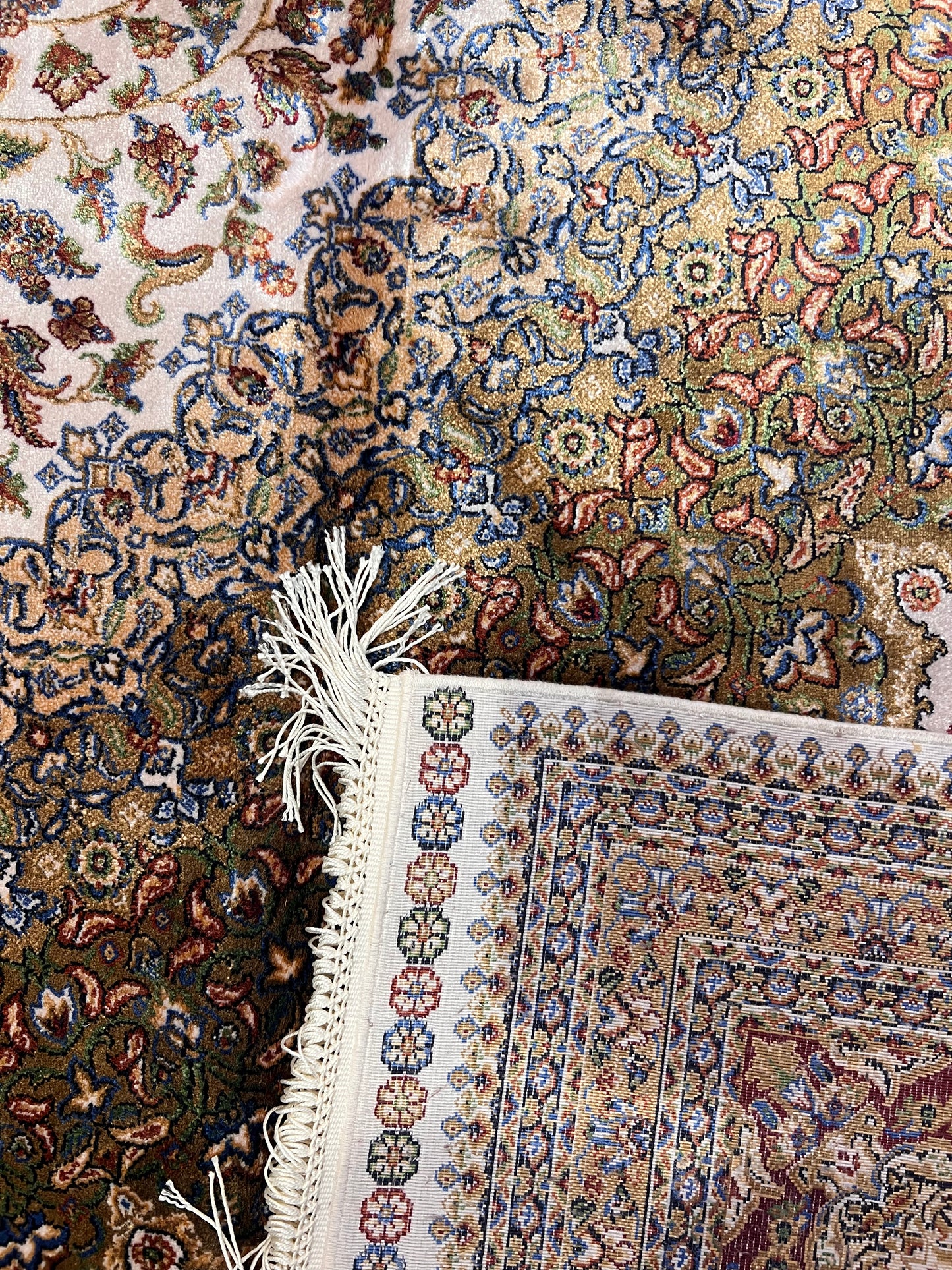 Beige Medallion Silk Woven Area Rug – 6’ x 10’
