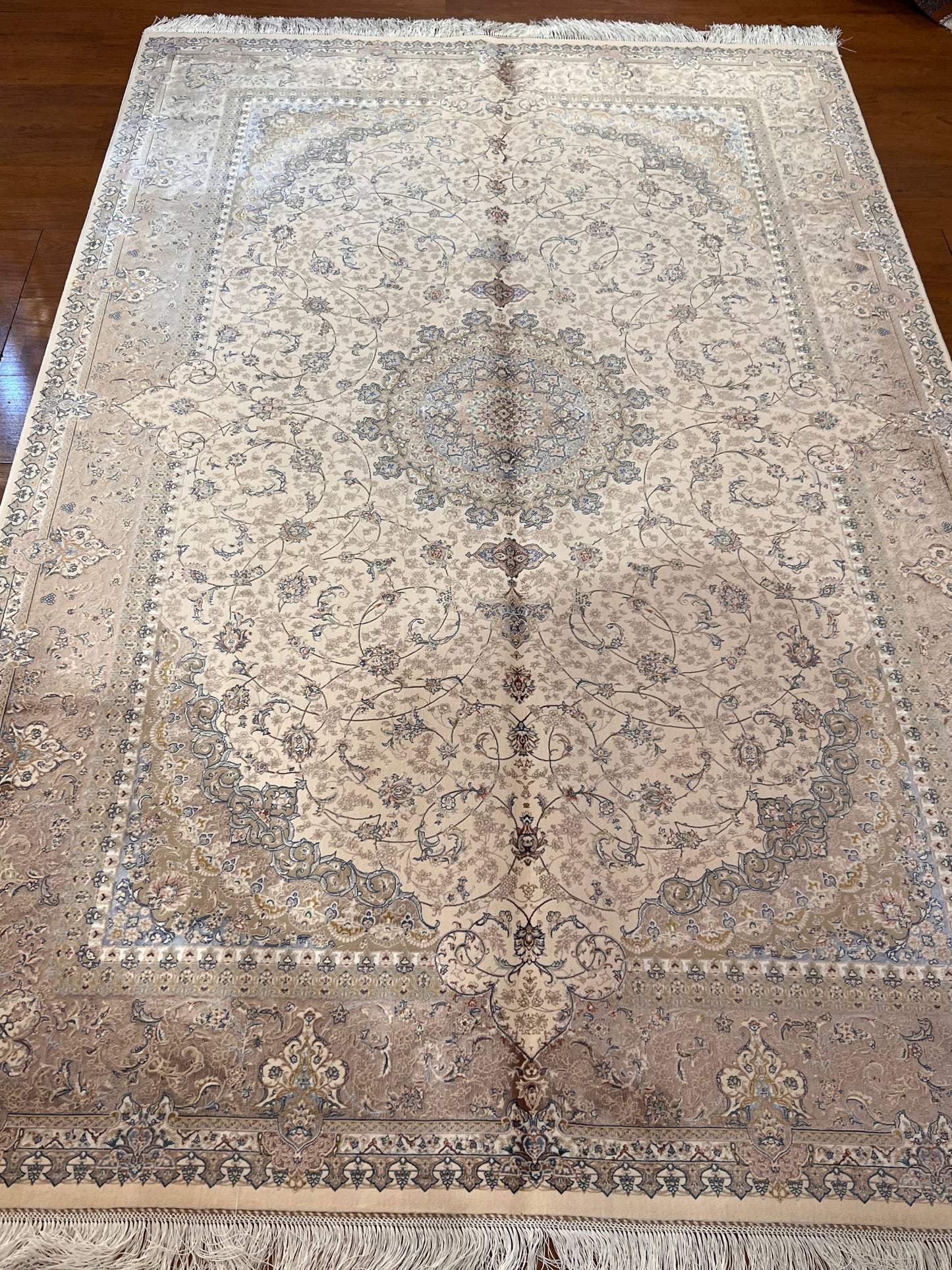 5x8 Bamboo Silk Rug – Ivory & Beige Medallion Design – Elegant Woven Turkish Area Rug