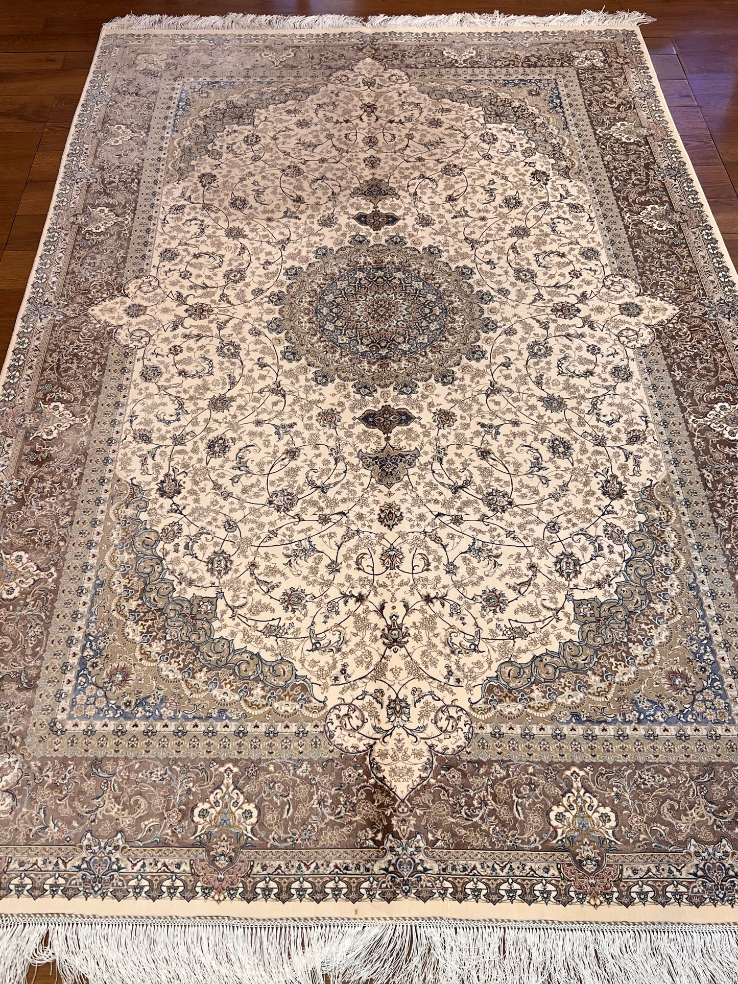 5x8 Bamboo Silk Rug – Ivory & Beige Medallion Design – Elegant Woven Turkish Area Rug