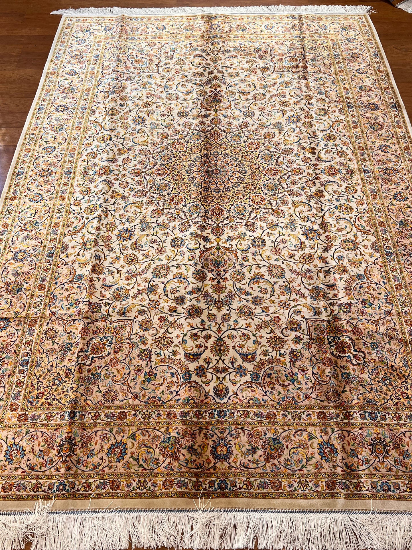 5’ x 8’ Ivory Bamboo Silk Rug – Ornate Floral Medallion Design – Luxury Woven Area Rug