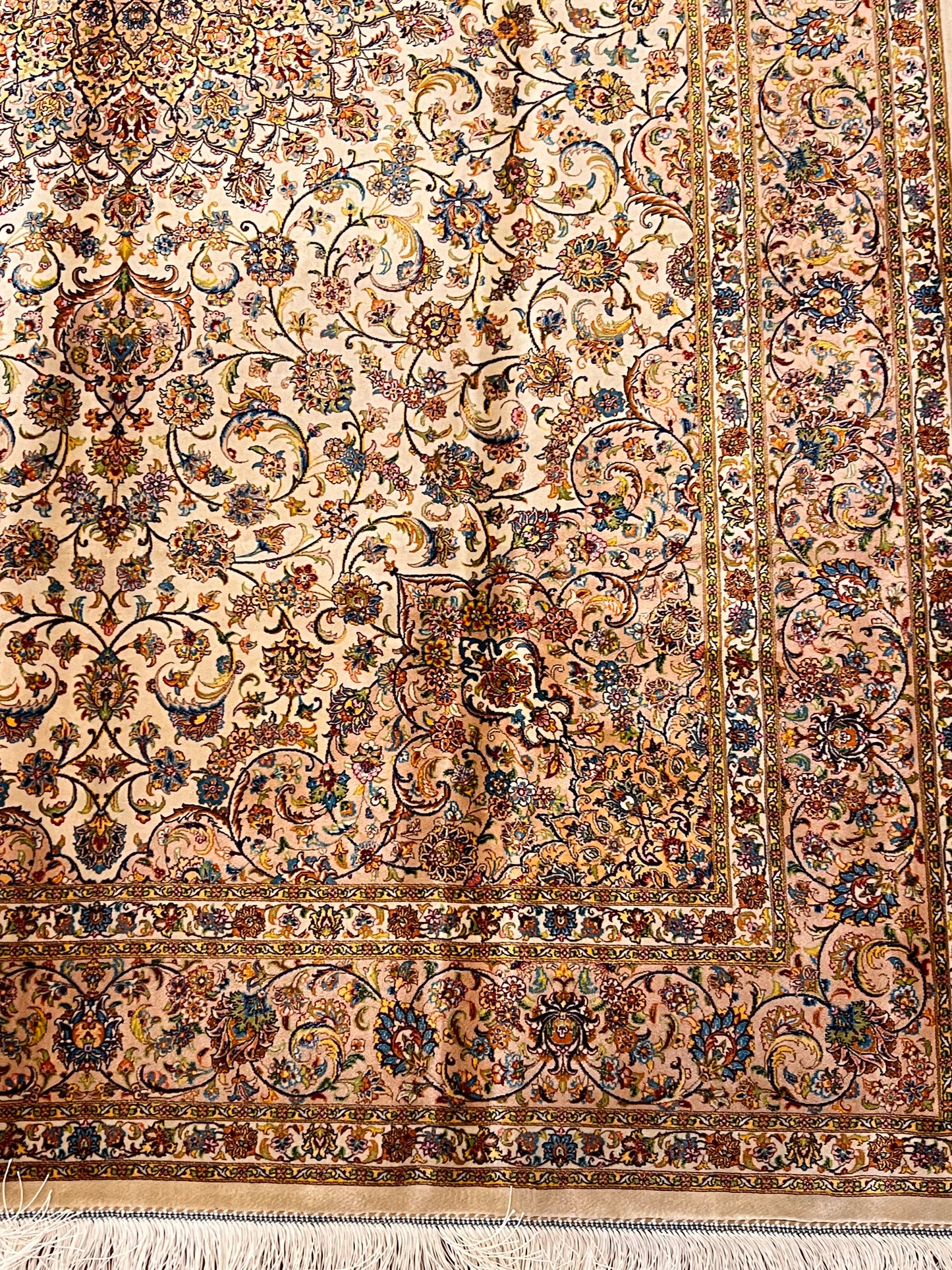 5’ x 8’ Ivory Bamboo Silk Rug – Ornate Floral Medallion Design – Luxury Woven Area Rug