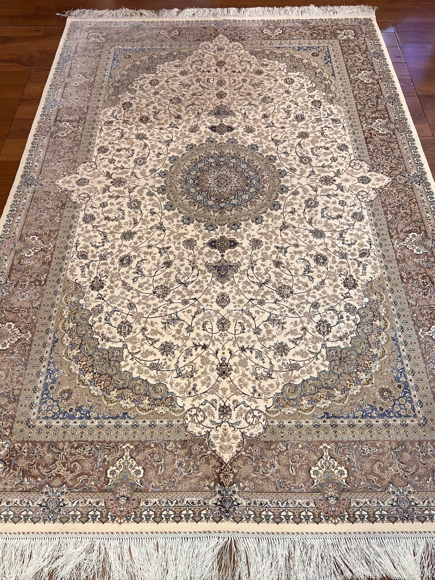 5x8 Luxury Ivory & Beige Bamboo Silk Rug – Ornate Floral Medallion Design – Elegant Turkish Area Rug