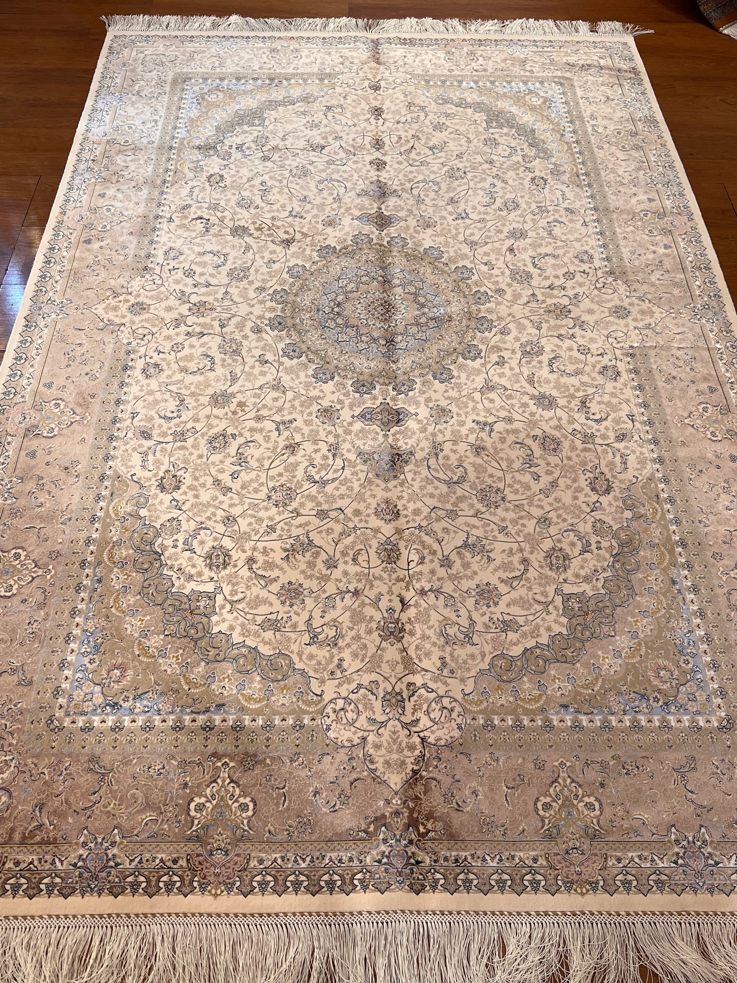 5x8 Luxury Ivory & Beige Bamboo Silk Rug – Ornate Floral Medallion Design – Elegant Turkish Area Rug