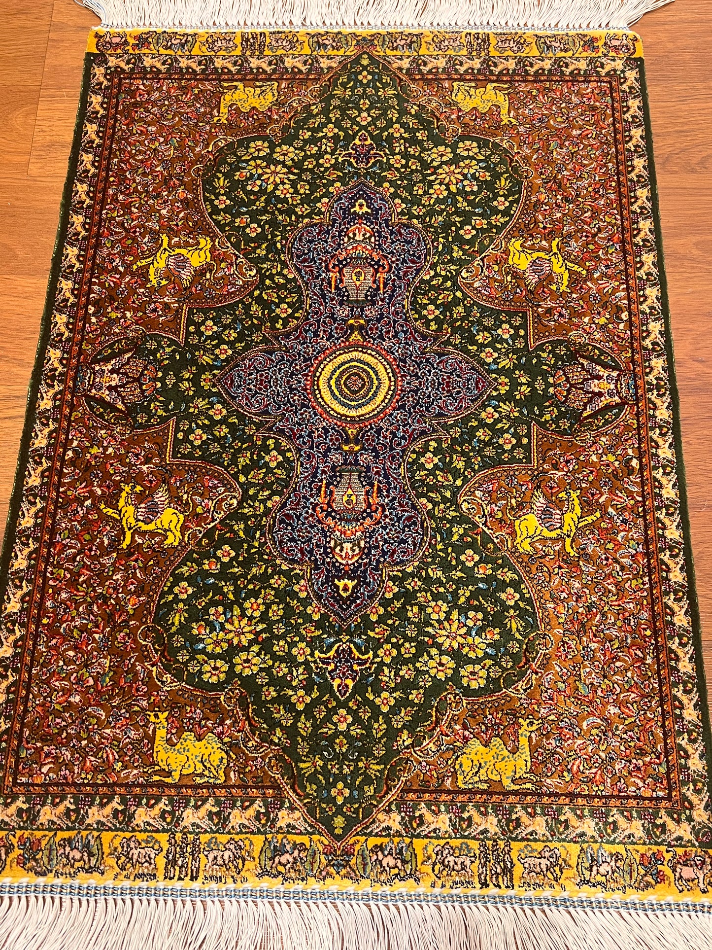 19” x 28” Small Silk Rug – Green & Rust Ornamental Medallion Accent Rug