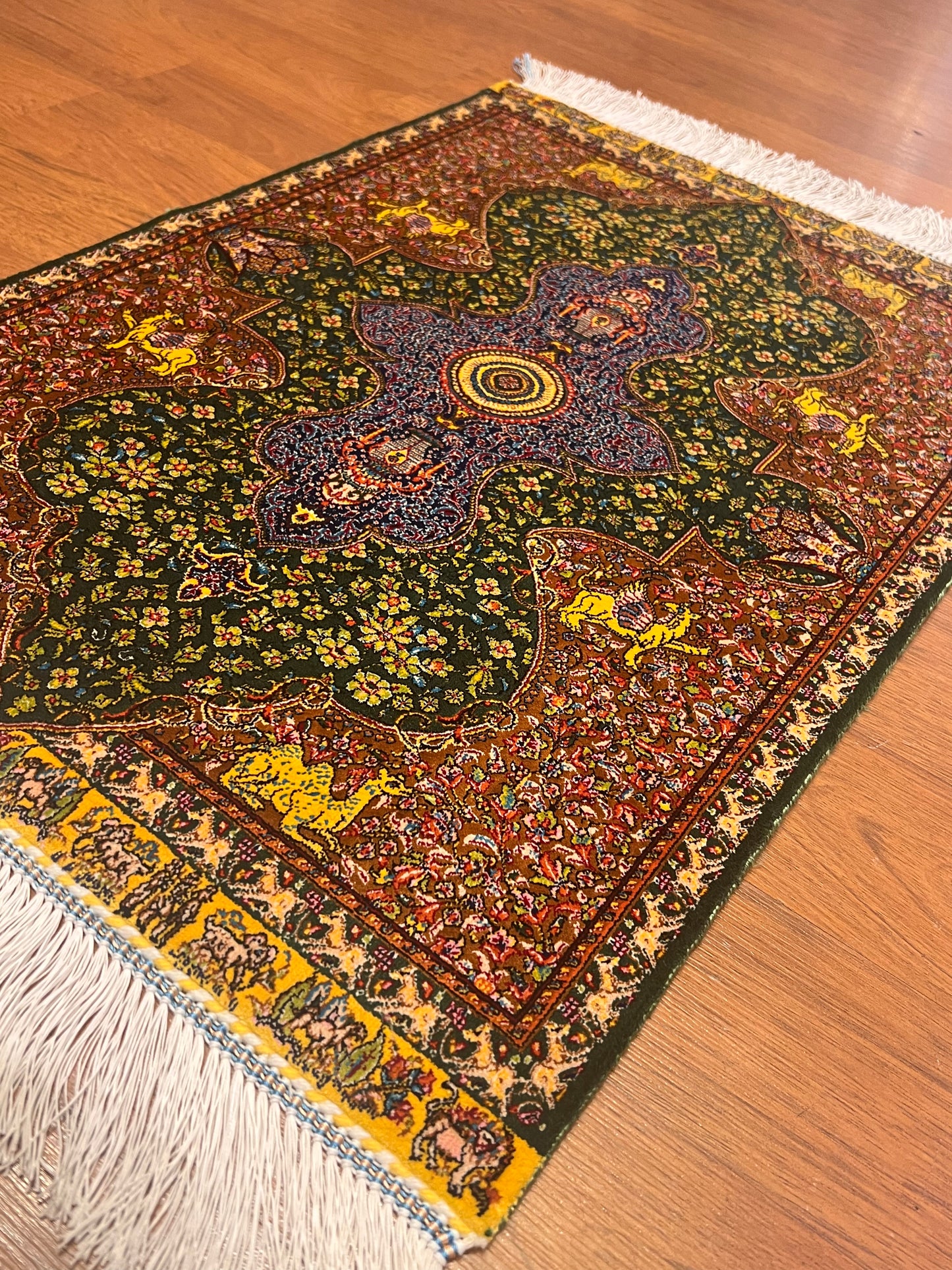 19” x 28” Small Silk Rug – Green & Rust Ornamental Medallion Accent Rug