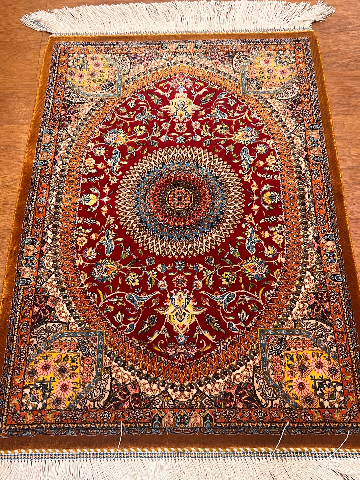 19” x 28” Small Silk Rug – Ruby Red Floral Medallion Luxury Accent Rug