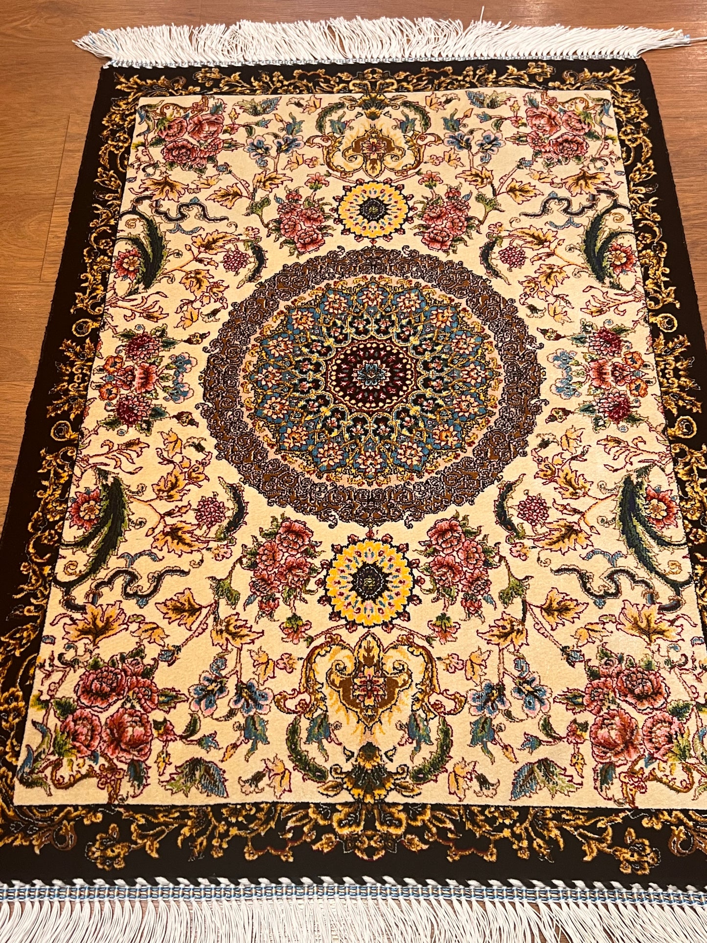 19” x 28” Small Silk Rug – Ivory Floral & Turquoise Medallion Luxury Accent Rug