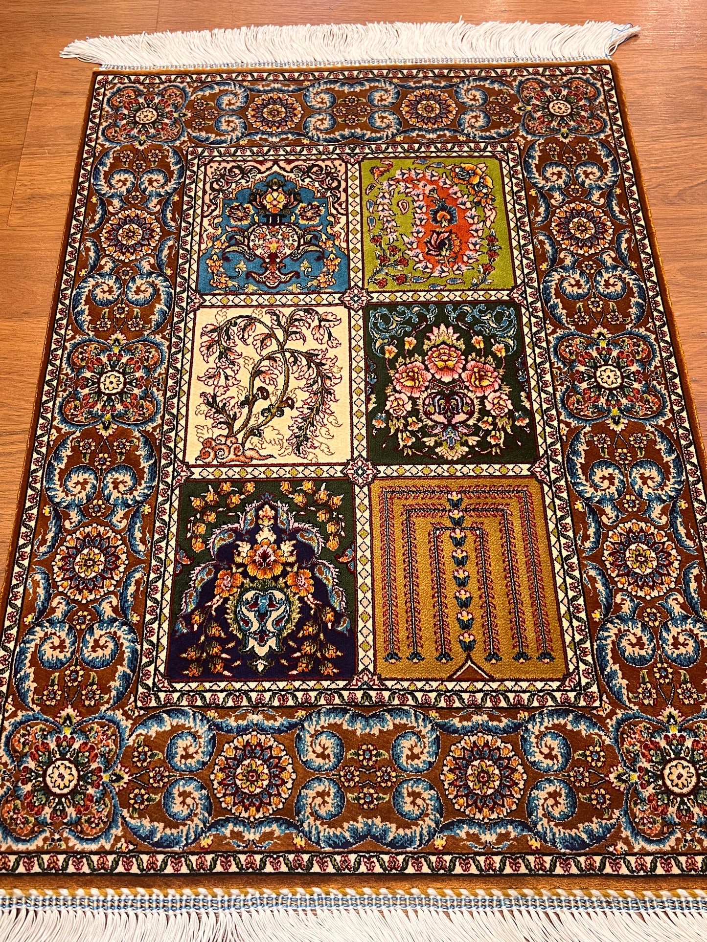 19” x 28” Small Silk Rug – Six-Panel Floral Gallery Luxury Accent Rug