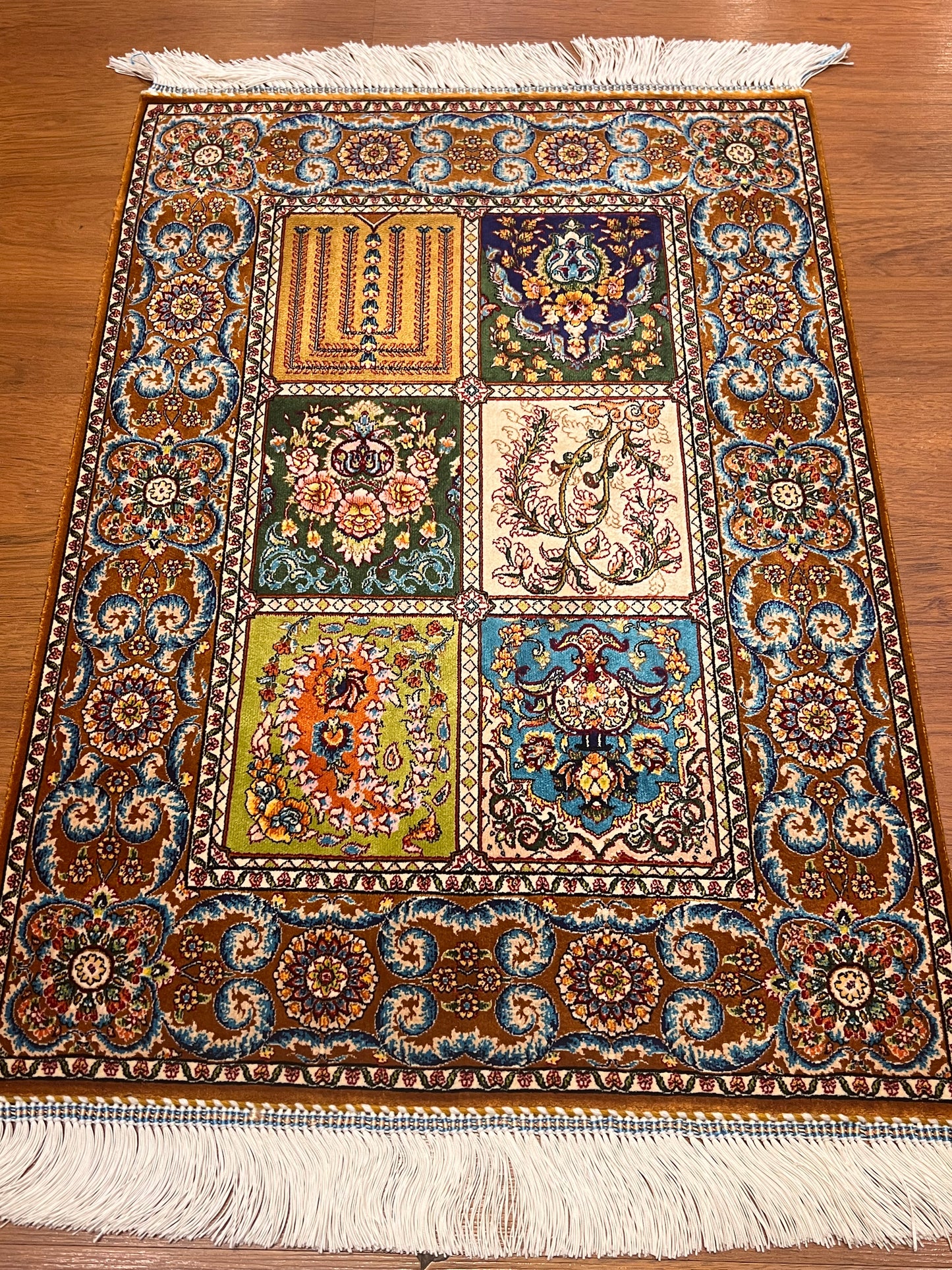 19” x 28” Small Silk Rug – Six-Panel Floral Gallery Luxury Accent Rug