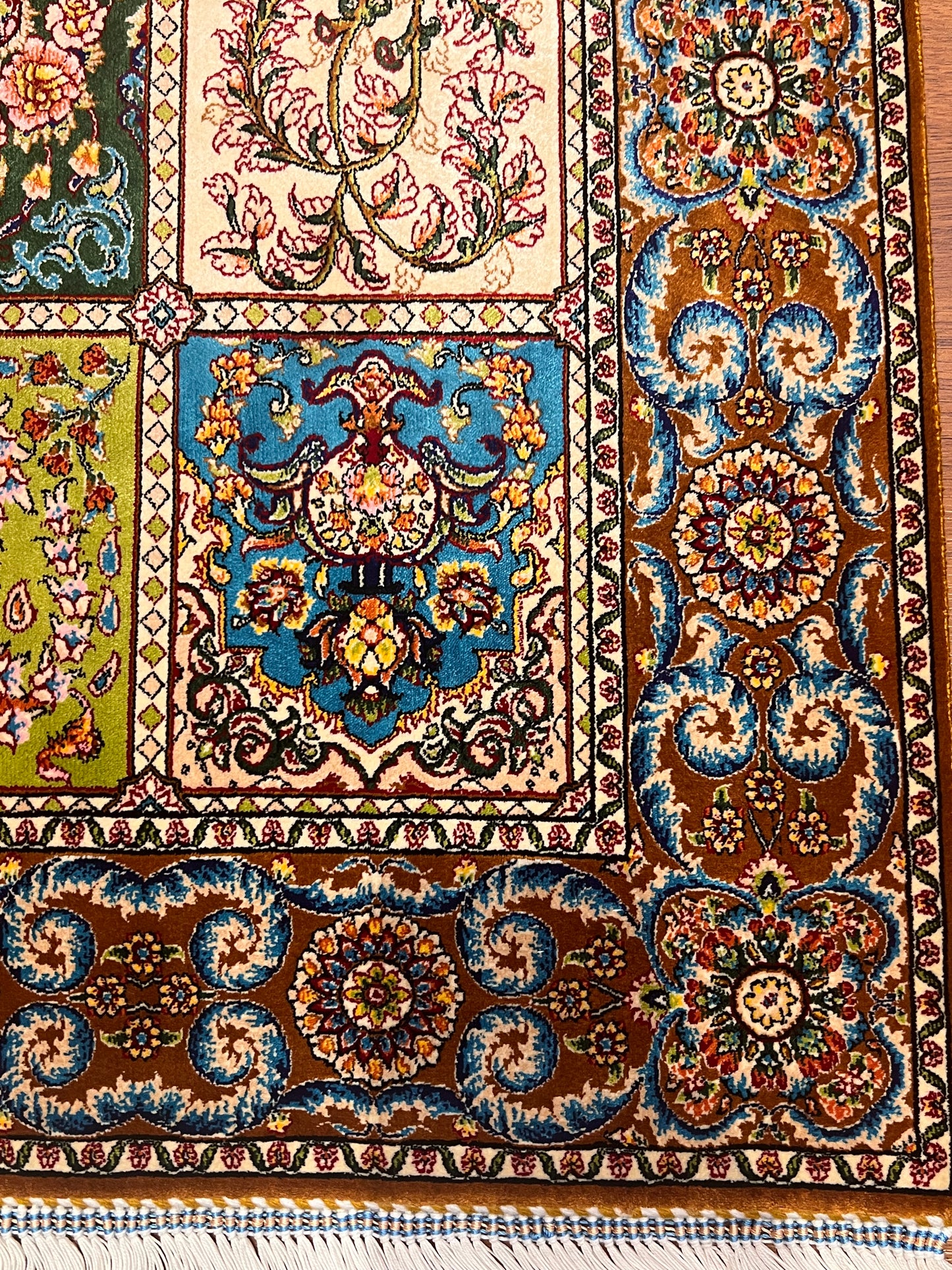 19” x 28” Small Silk Rug – Six-Panel Floral Gallery Luxury Accent Rug
