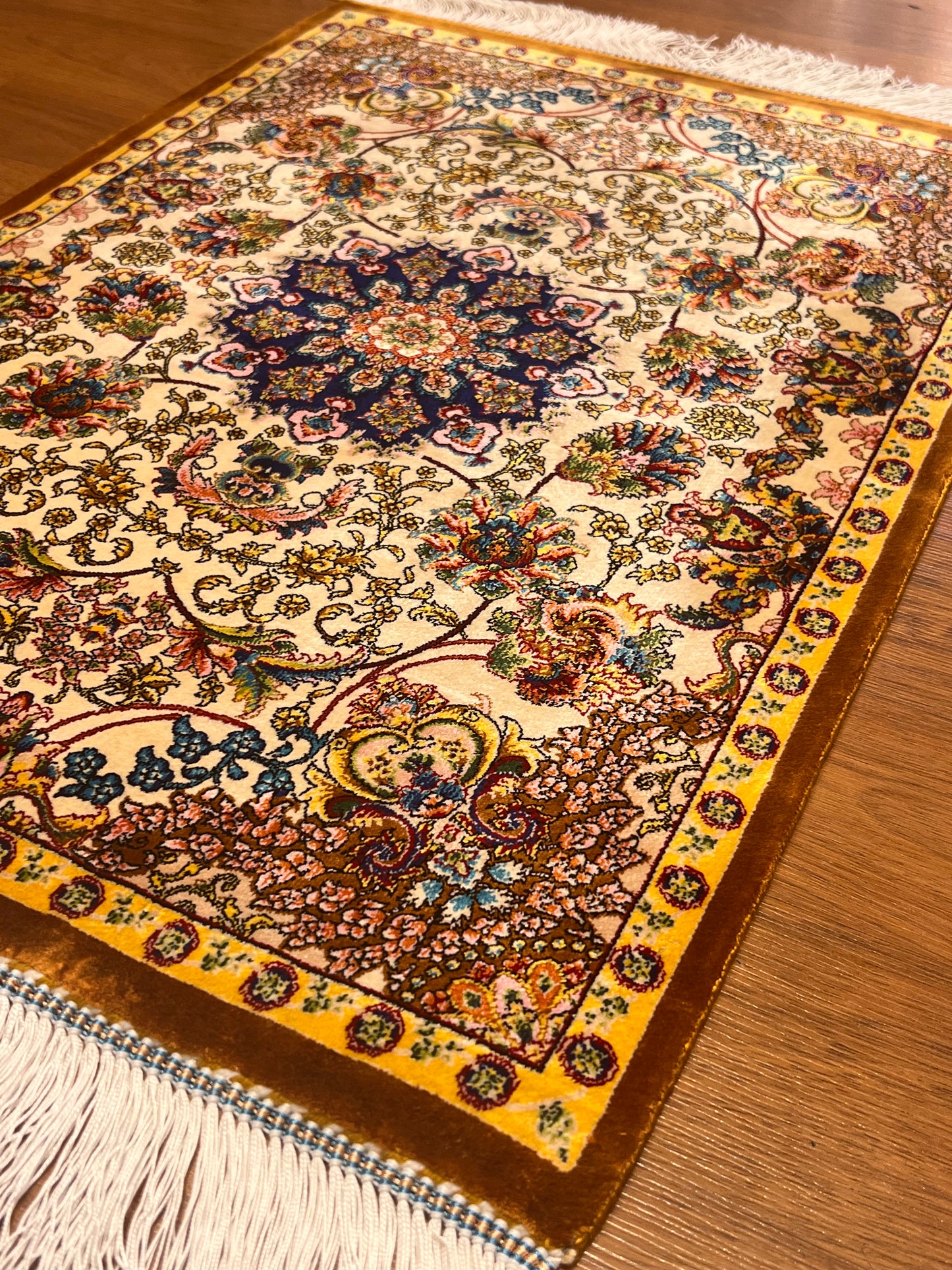 19” x 28” Small Silk Rug – Ivory & Navy Botanical Medallion Luxury Accent Rug