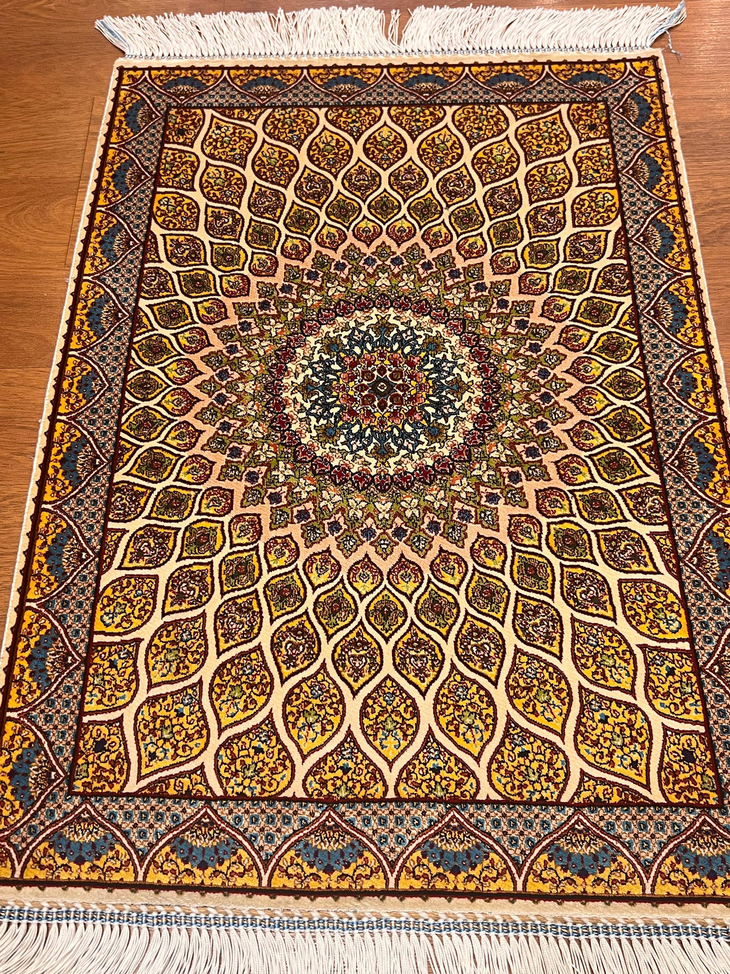 19” x 28” Small Silk Rug – Ivory & Gold Radiant Mosaic Medallion Accent Rug