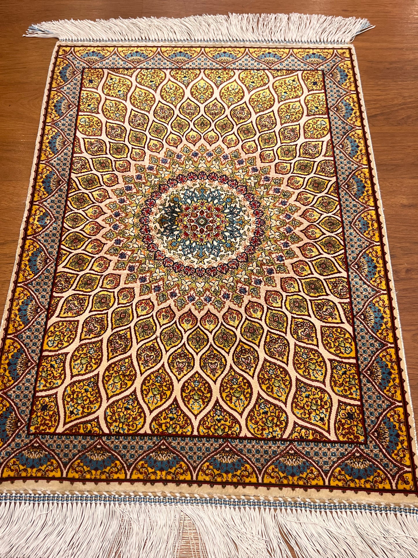 19” x 28” Small Silk Rug – Ivory & Gold Radiant Mosaic Medallion Accent Rug
