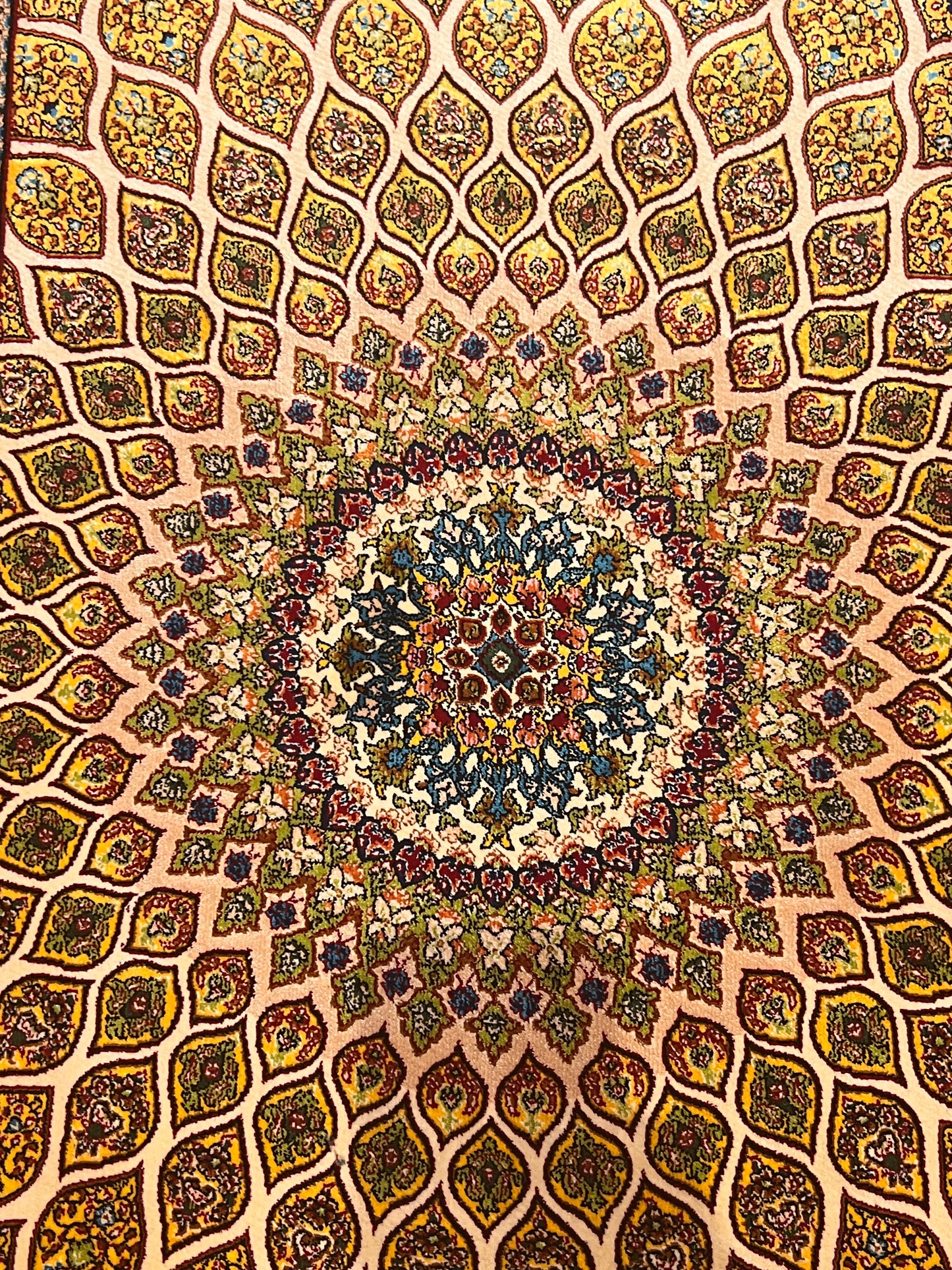 19” x 28” Small Silk Rug – Ivory & Gold Radiant Mosaic Medallion Accent Rug