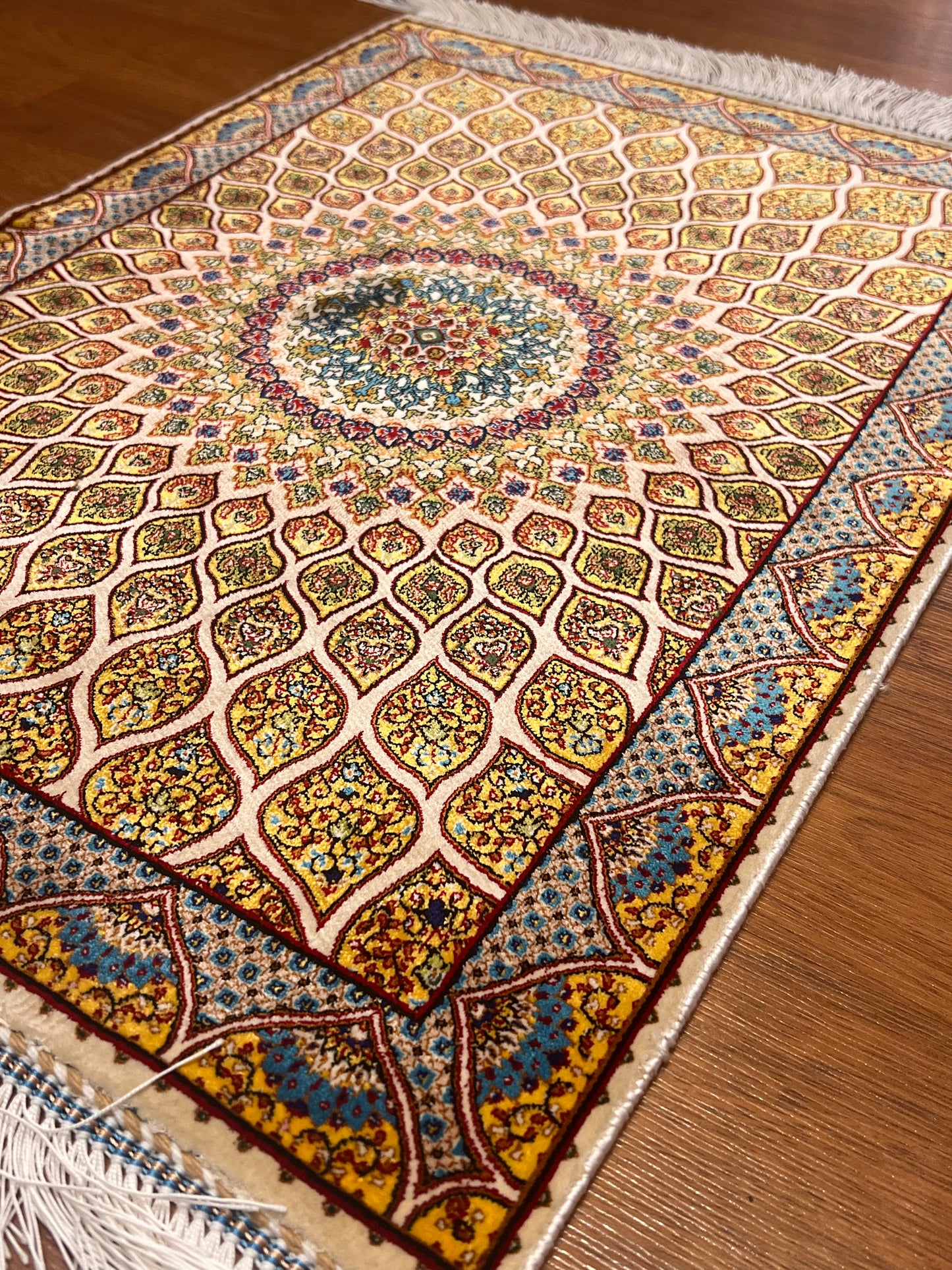 19” x 28” Small Silk Rug – Ivory & Gold Radiant Mosaic Medallion Accent Rug
