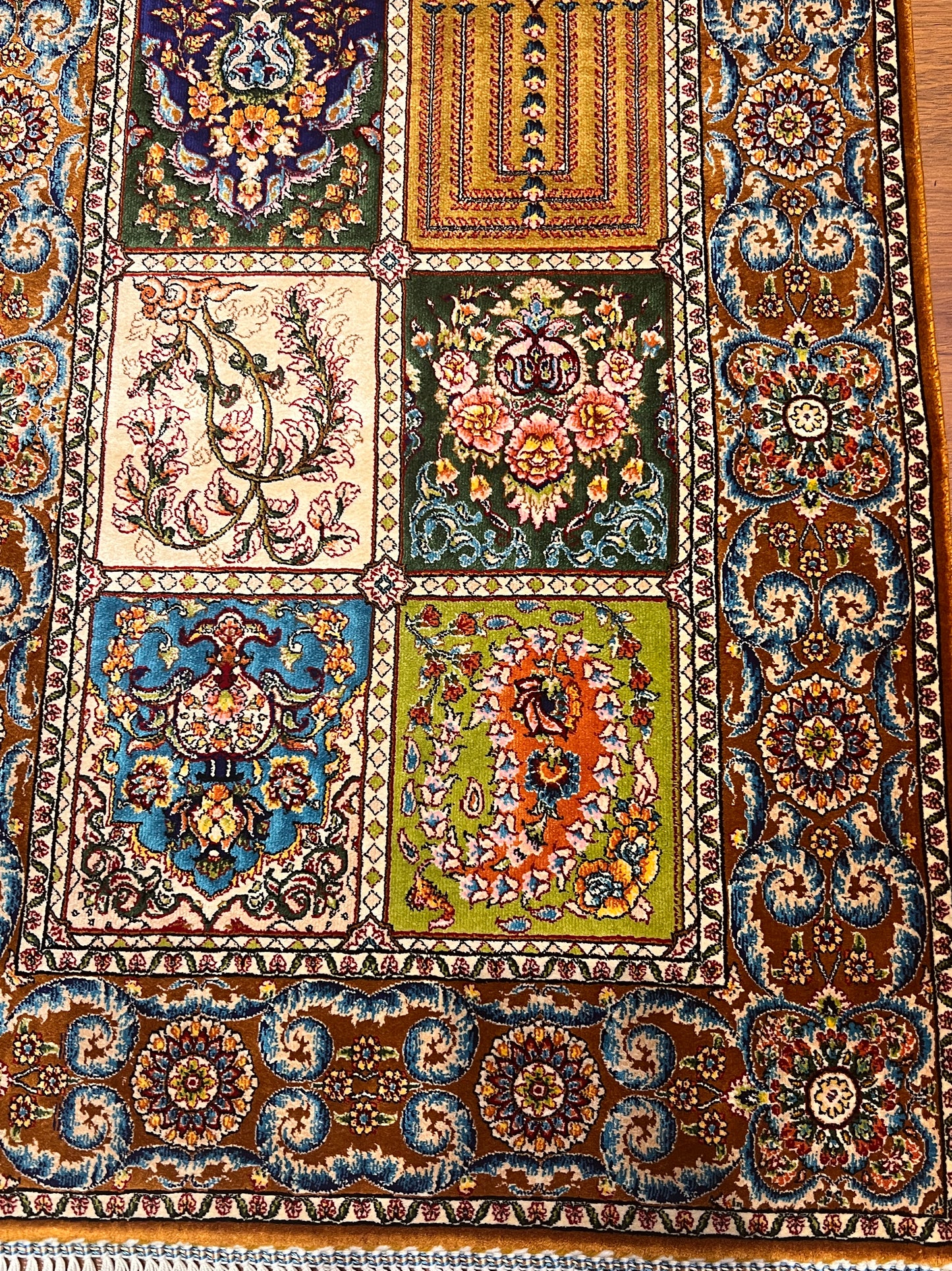 19” x 28” Small Silk Rug – Bakhtiari Garden Panel Design Turkish Accent Rug