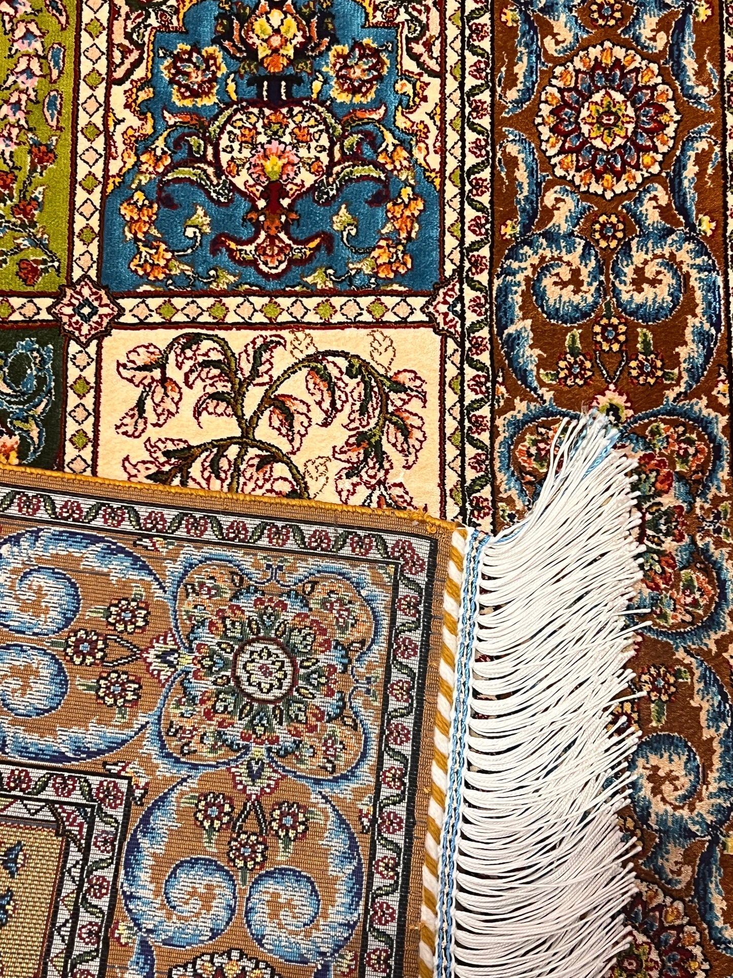 19” x 28” Small Silk Rug – Bakhtiari Garden Panel Design Turkish Accent Rug