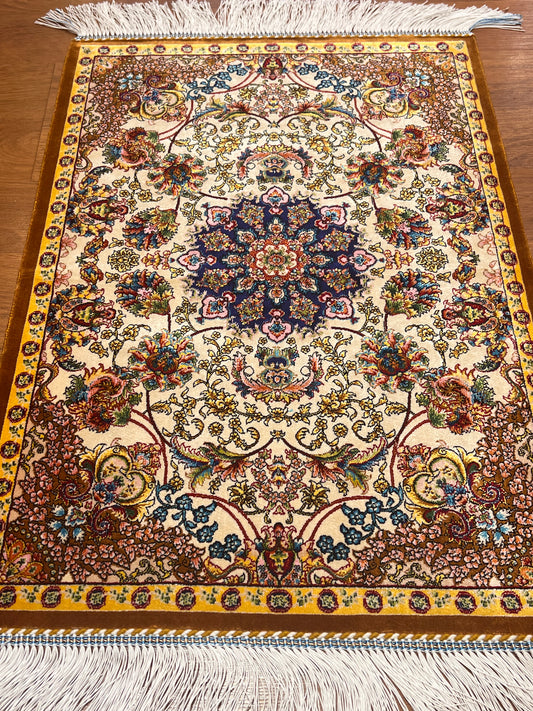 19” x 28” Small Silk Rug – Ivory Floral Medallion Turkish Luxury Accent Rug