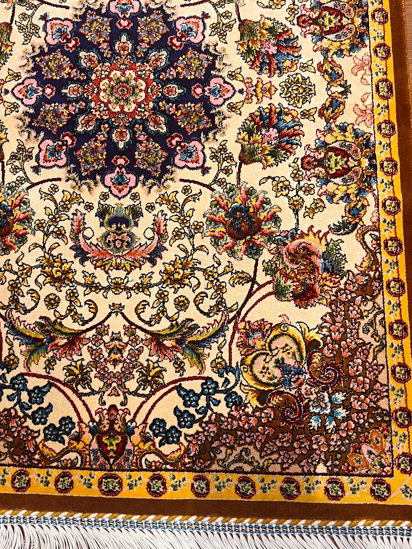19” x 28” Small Silk Rug – Ivory Floral Medallion Turkish Luxury Accent Rug
