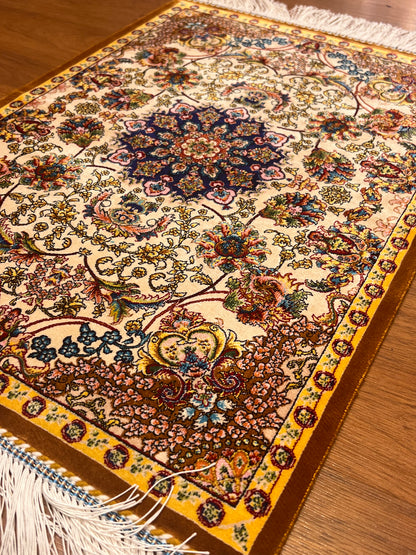 19” x 28” Small Silk Rug – Ivory Floral Medallion Turkish Luxury Accent Rug