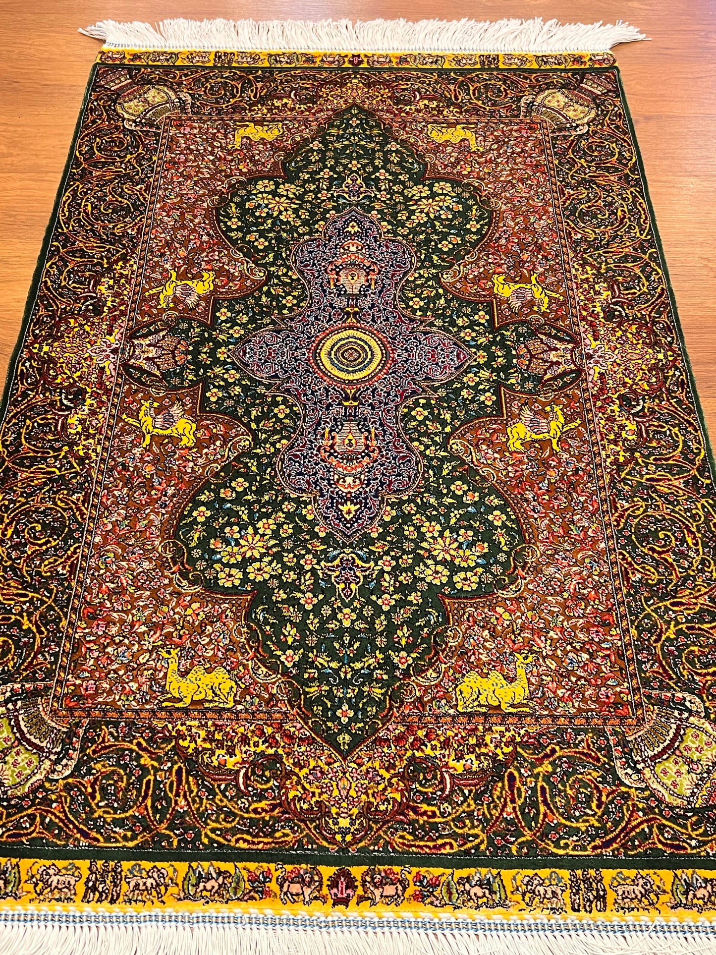 23” × 35” Luxury Turkish Silk Rug – Emerald Green & Gold Oriental Medallion, Hereke-Inspired Floral Accent Rug