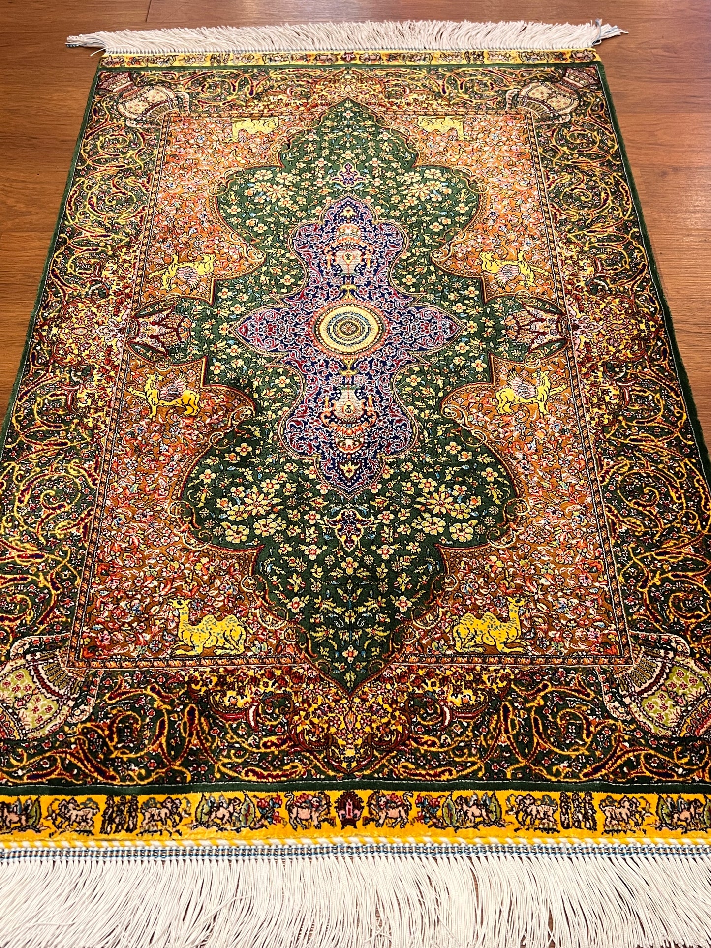 23” × 35” Luxury Turkish Silk Rug – Emerald Green & Gold Oriental Medallion, Hereke-Inspired Floral Accent Rug