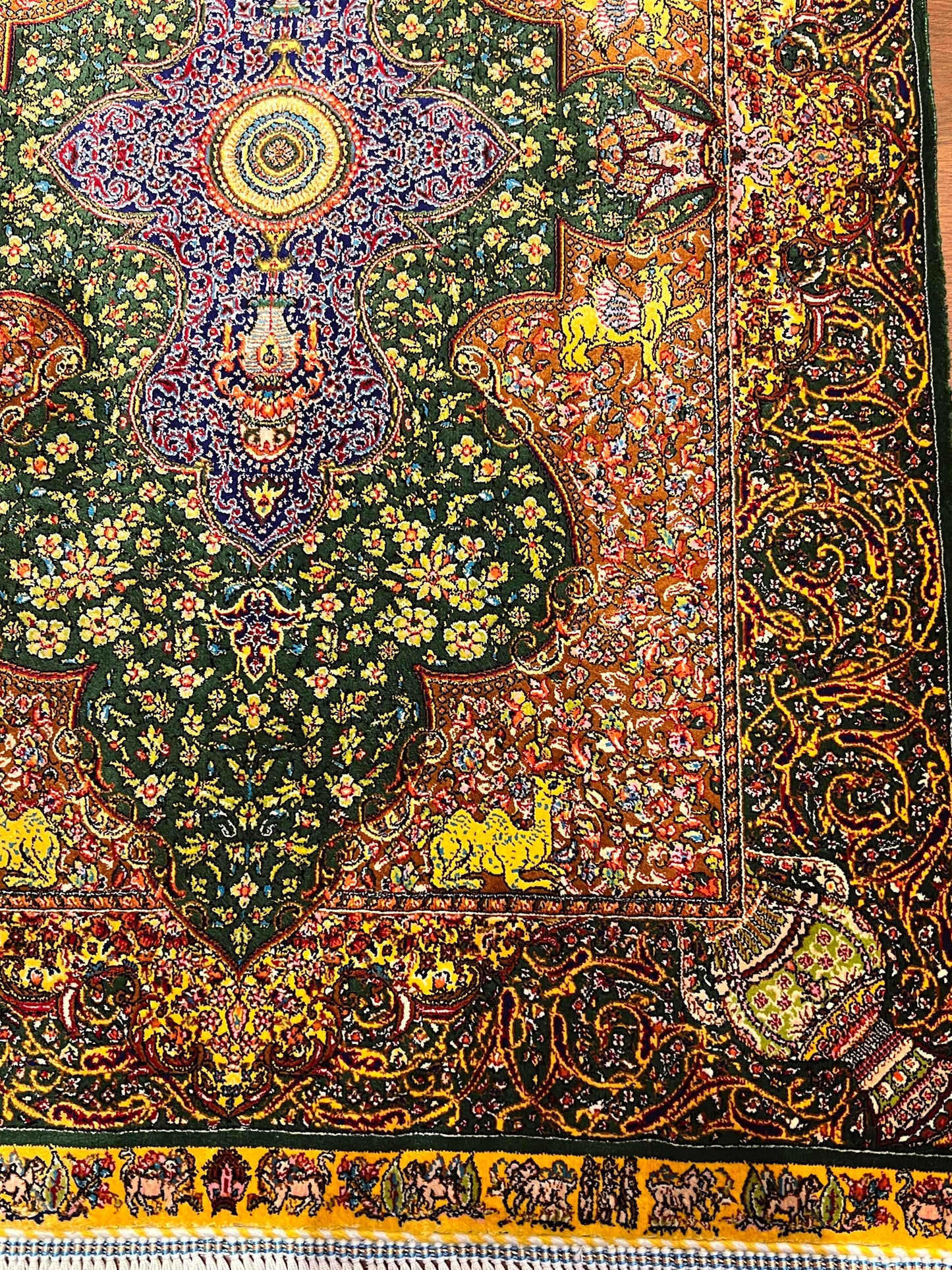 23” × 35” Luxury Turkish Silk Rug – Emerald Green & Gold Oriental Medallion, Hereke-Inspired Floral Accent Rug
