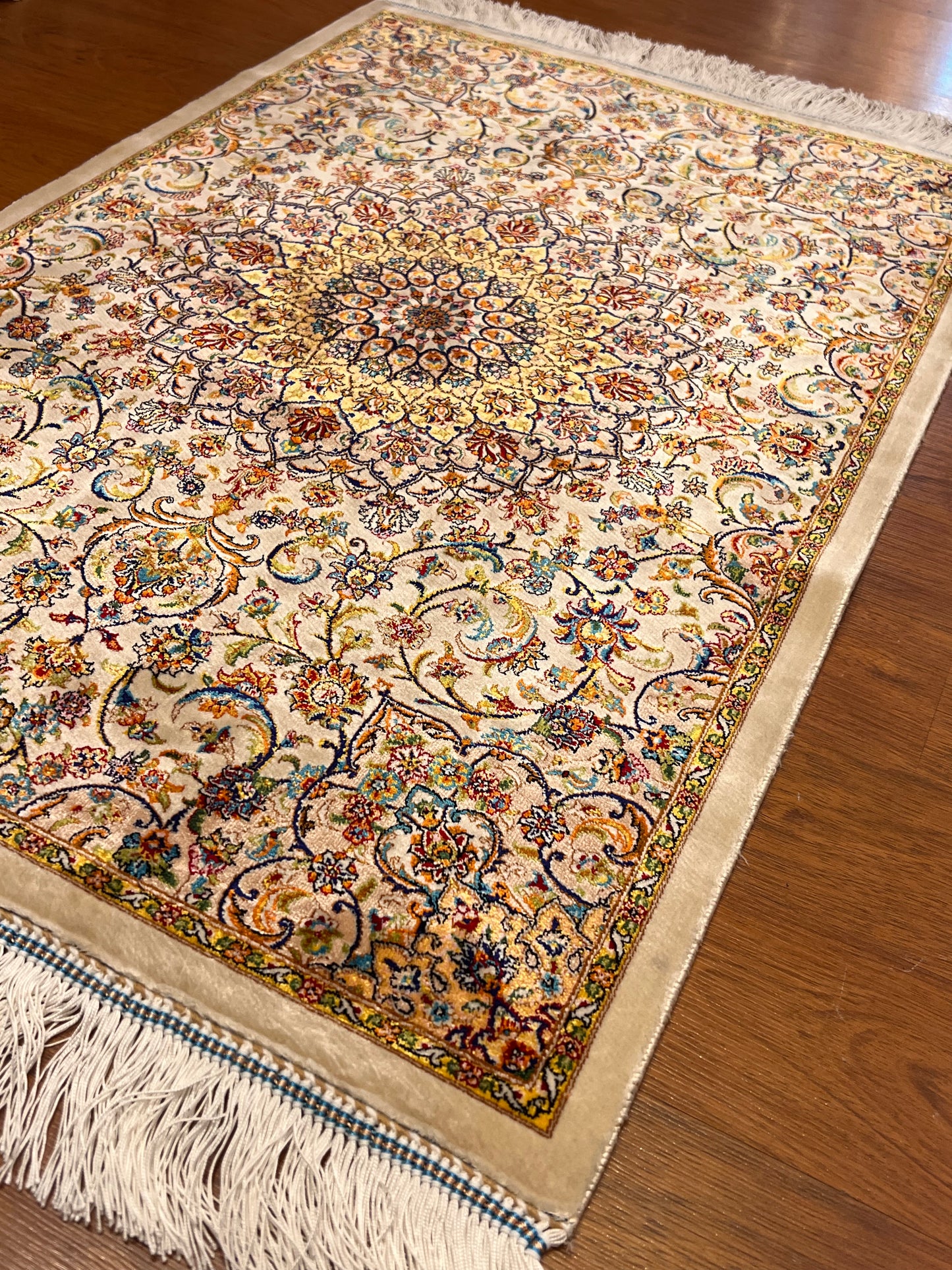23” × 35” Luxury Turkish Silk Rug – Ivory & Gold Floral Medallion, Hereke-Inspired Small Oriental Accent Rug