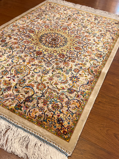 23” × 35” Luxury Turkish Silk Rug – Ivory & Gold Floral Medallion, Hereke-Inspired Small Oriental Accent Rug