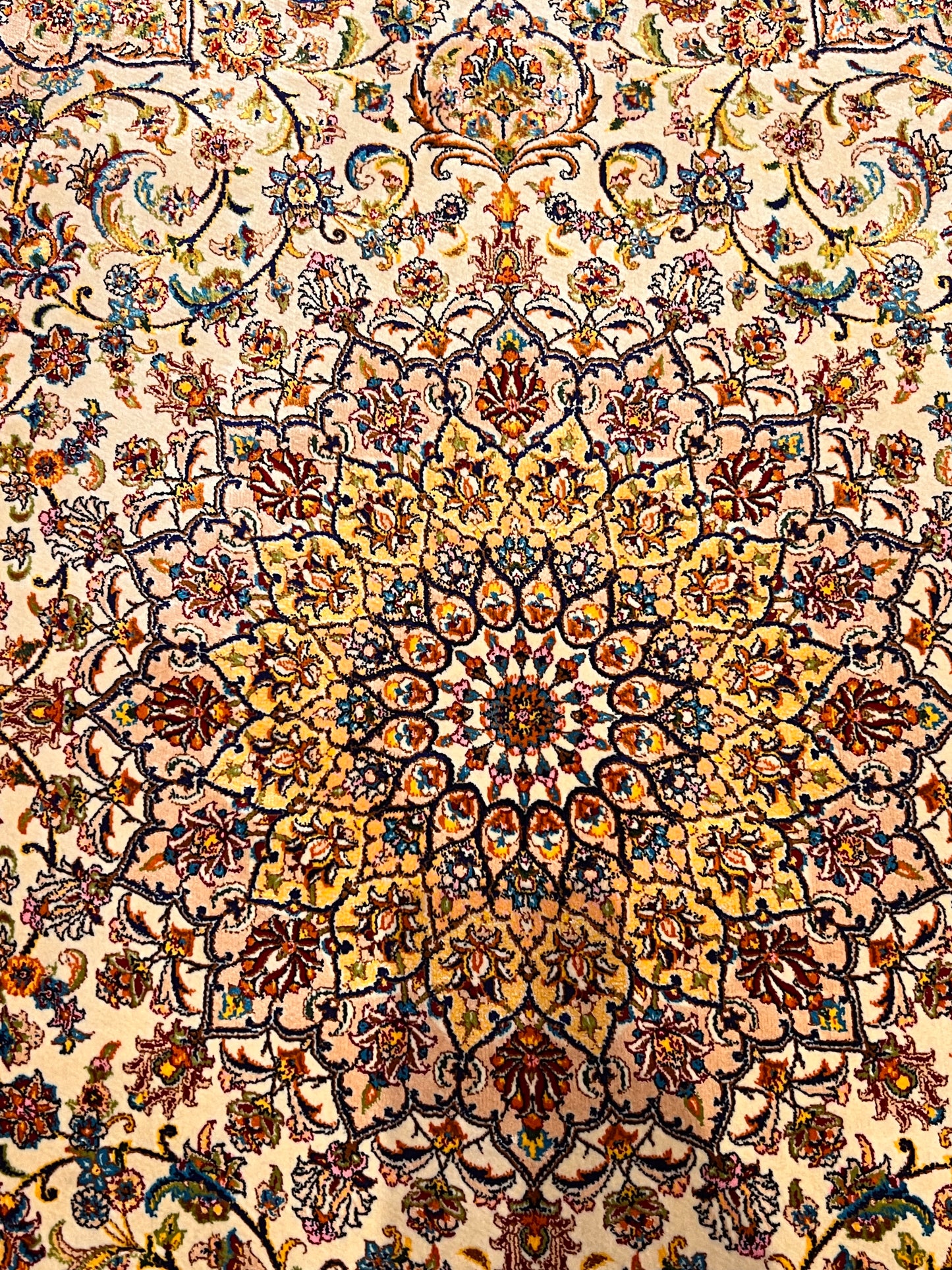 23” × 35” Luxury Turkish Silk Rug – Ivory & Gold Floral Medallion, Hereke-Inspired Small Oriental Accent Rug