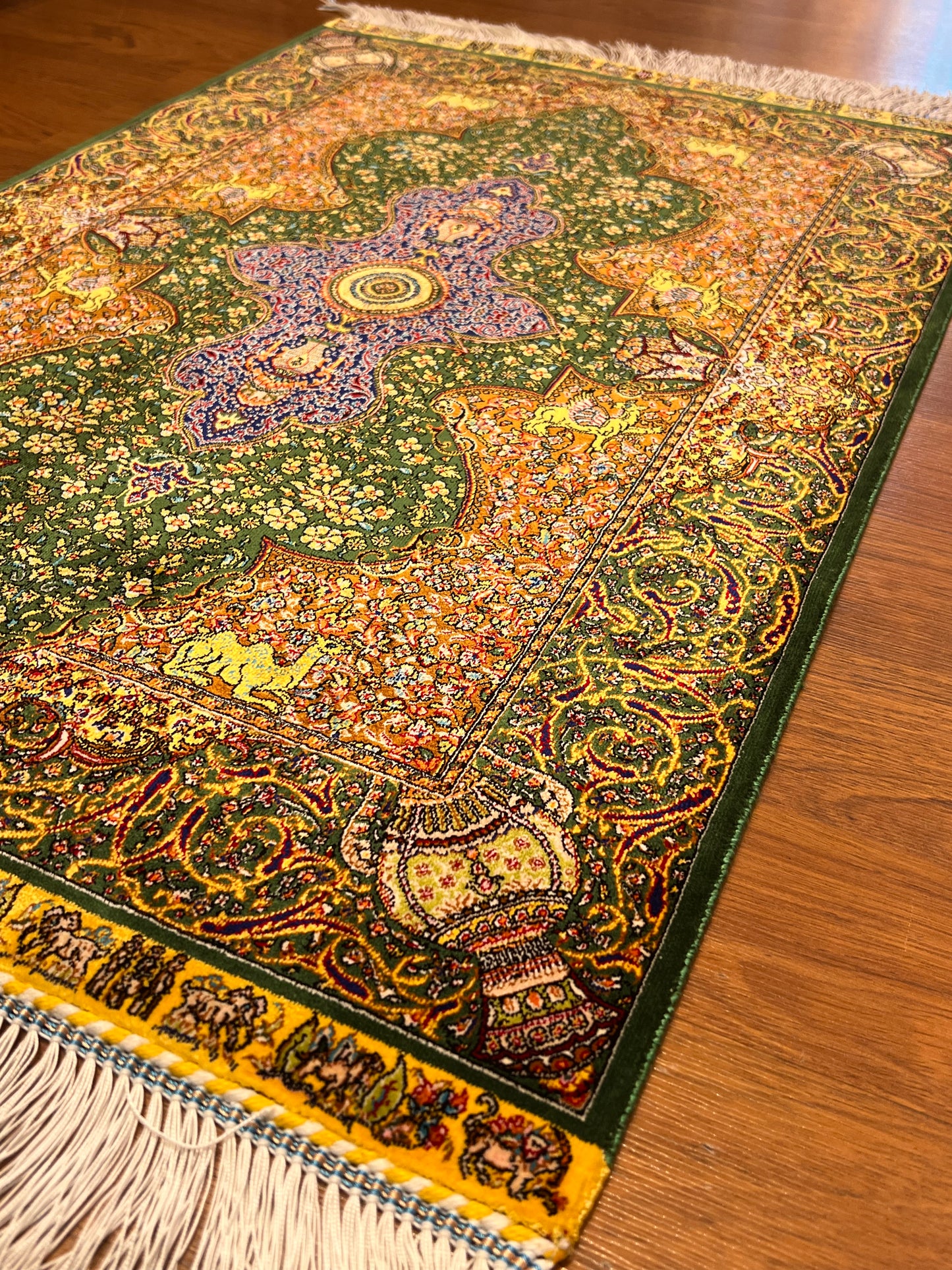 23” x 35” Luxury Turkish Silk Rug – Emerald Green & Gold Oriental Medallion Rug, Traditional Floral Accent Rug with Handmade Fringe