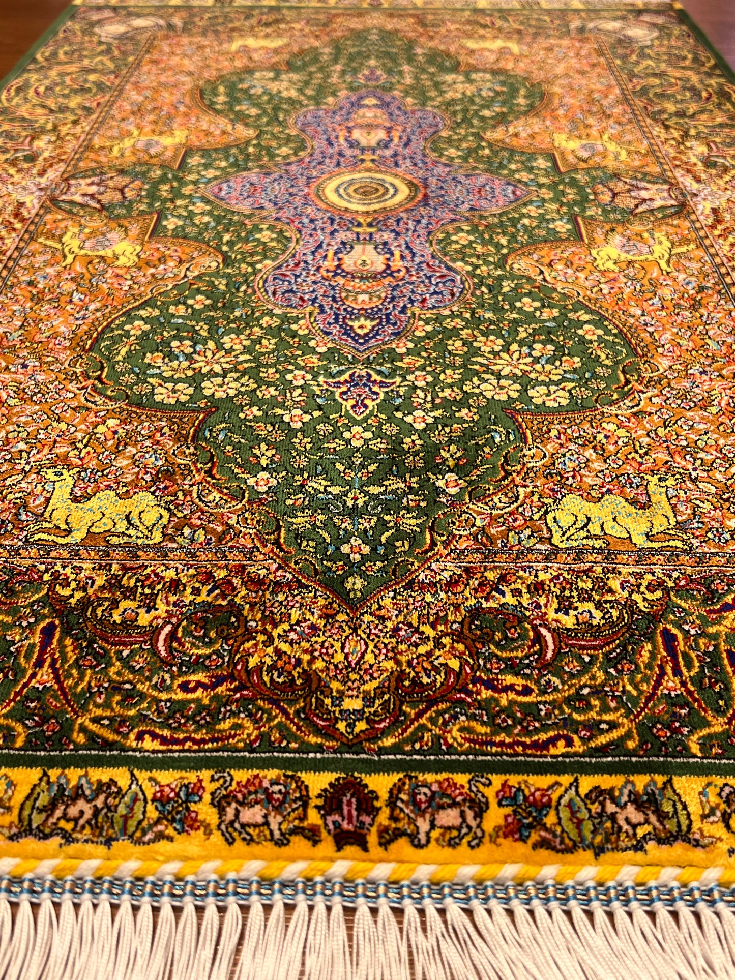 23” x 35” Luxury Turkish Silk Rug – Emerald Green & Gold Oriental Medallion Rug, Traditional Floral Accent Rug with Handmade Fringe