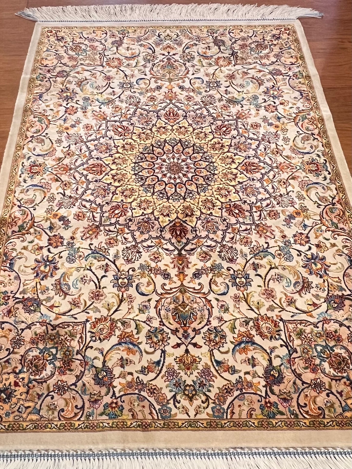 23” × 35” Luxury Turkish Bamboo Silk Rug – Elegant Ivory & Beige Floral Medallion Accent Rug