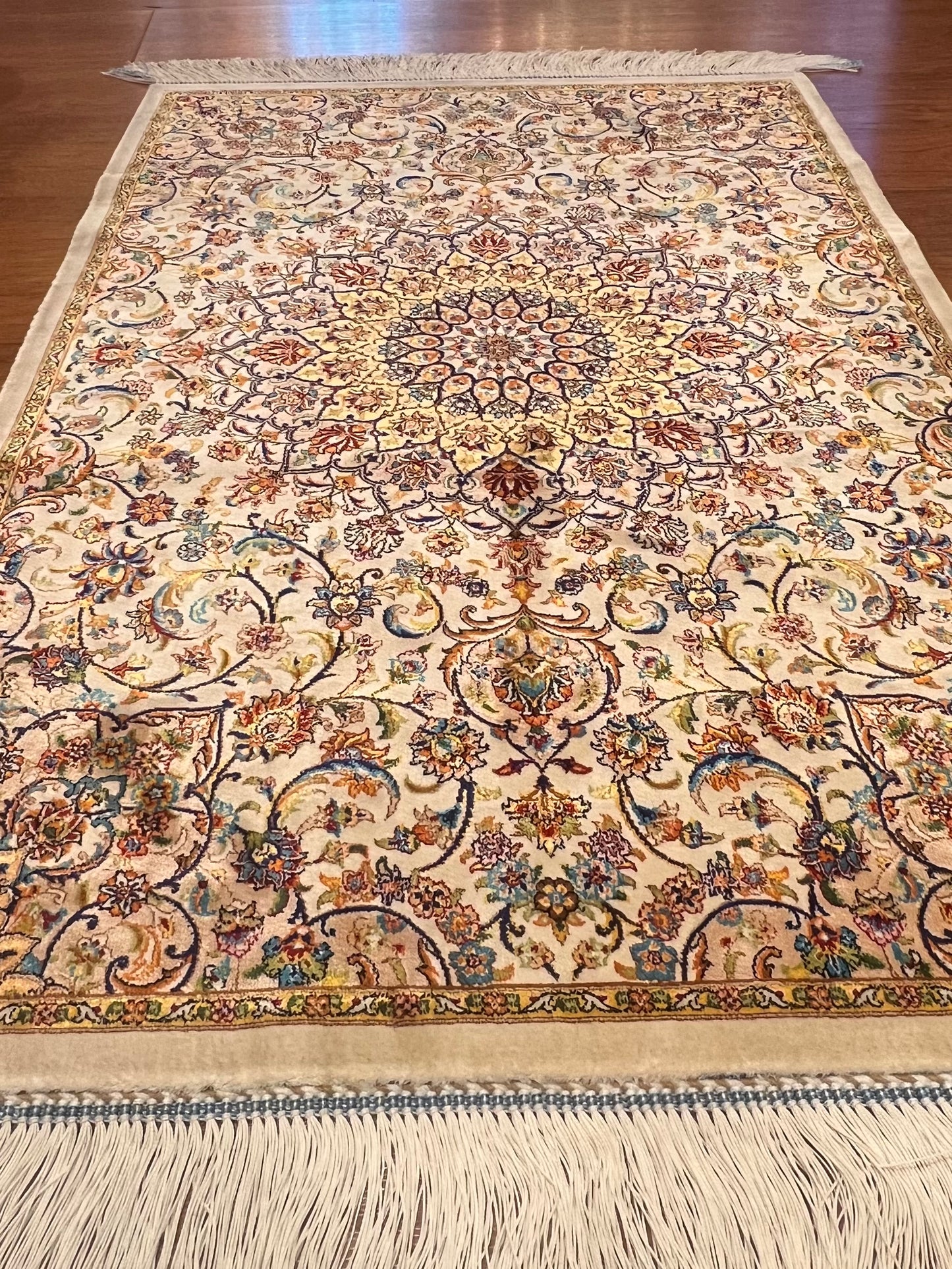 23” × 35” Luxury Turkish Bamboo Silk Rug – Elegant Ivory & Beige Floral Medallion Accent Rug