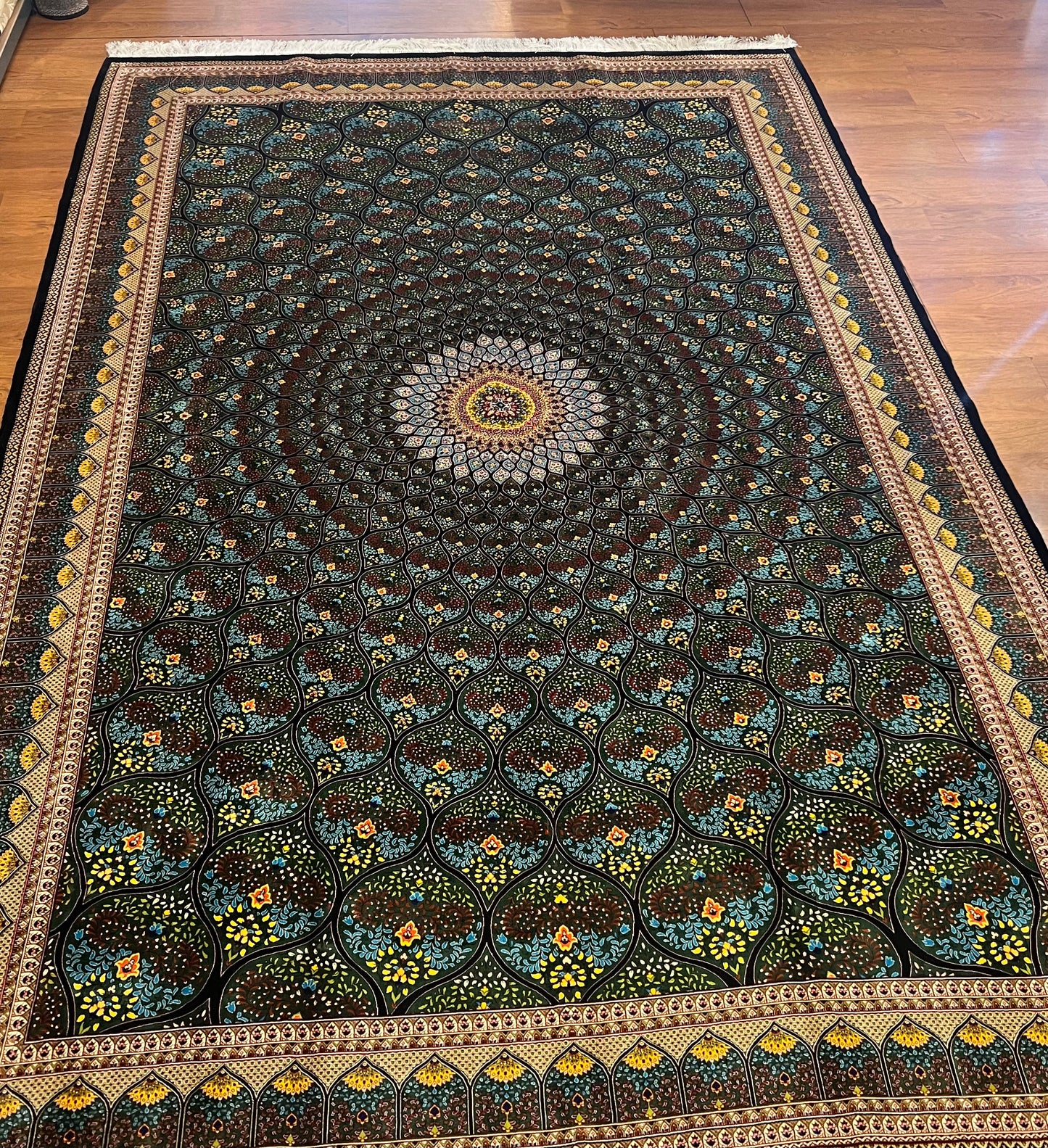 Bamboo Silk Area Rug – Elegant Dome Medallion Design – 6’ x 10’