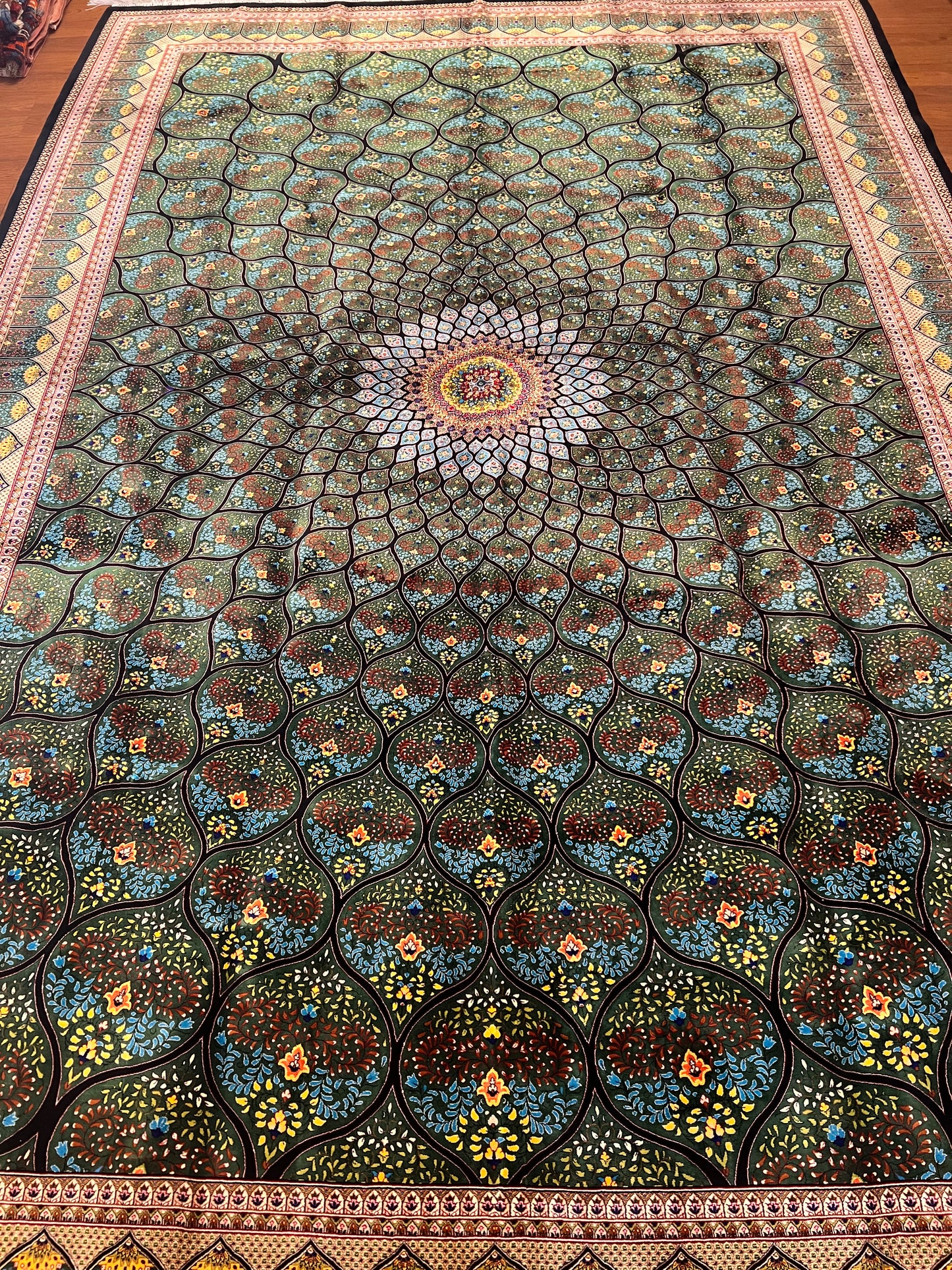 Bamboo Silk Area Rug – Elegant Dome Medallion Design – 6’ x 10’