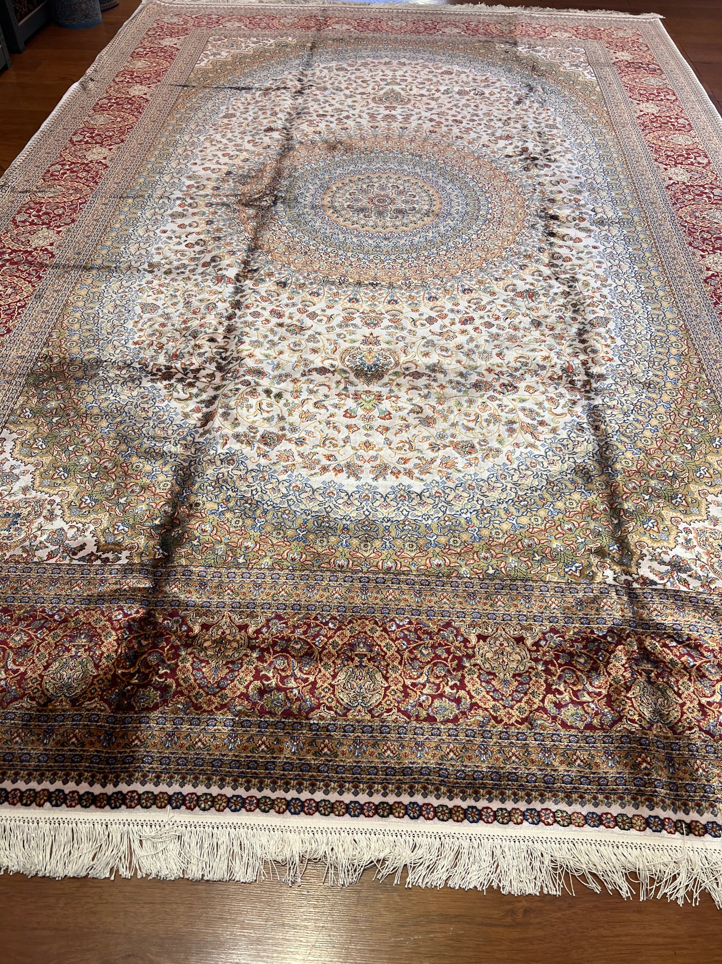 Beige Medallion Silk Woven Area Rug – 6’ x 10’