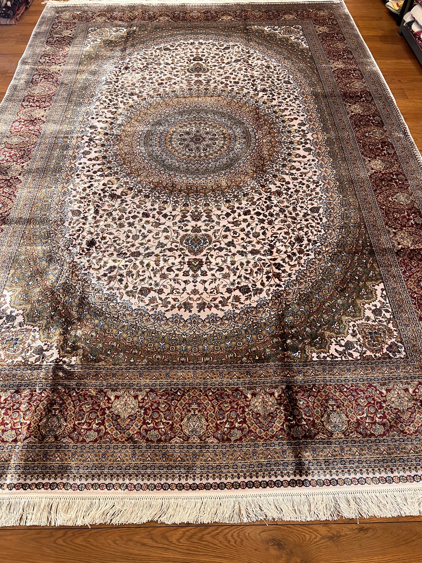 Beige Medallion Silk Woven Area Rug – 6’ x 10’