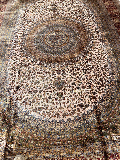 Beige Medallion Silk Woven Area Rug – 6’ x 10’