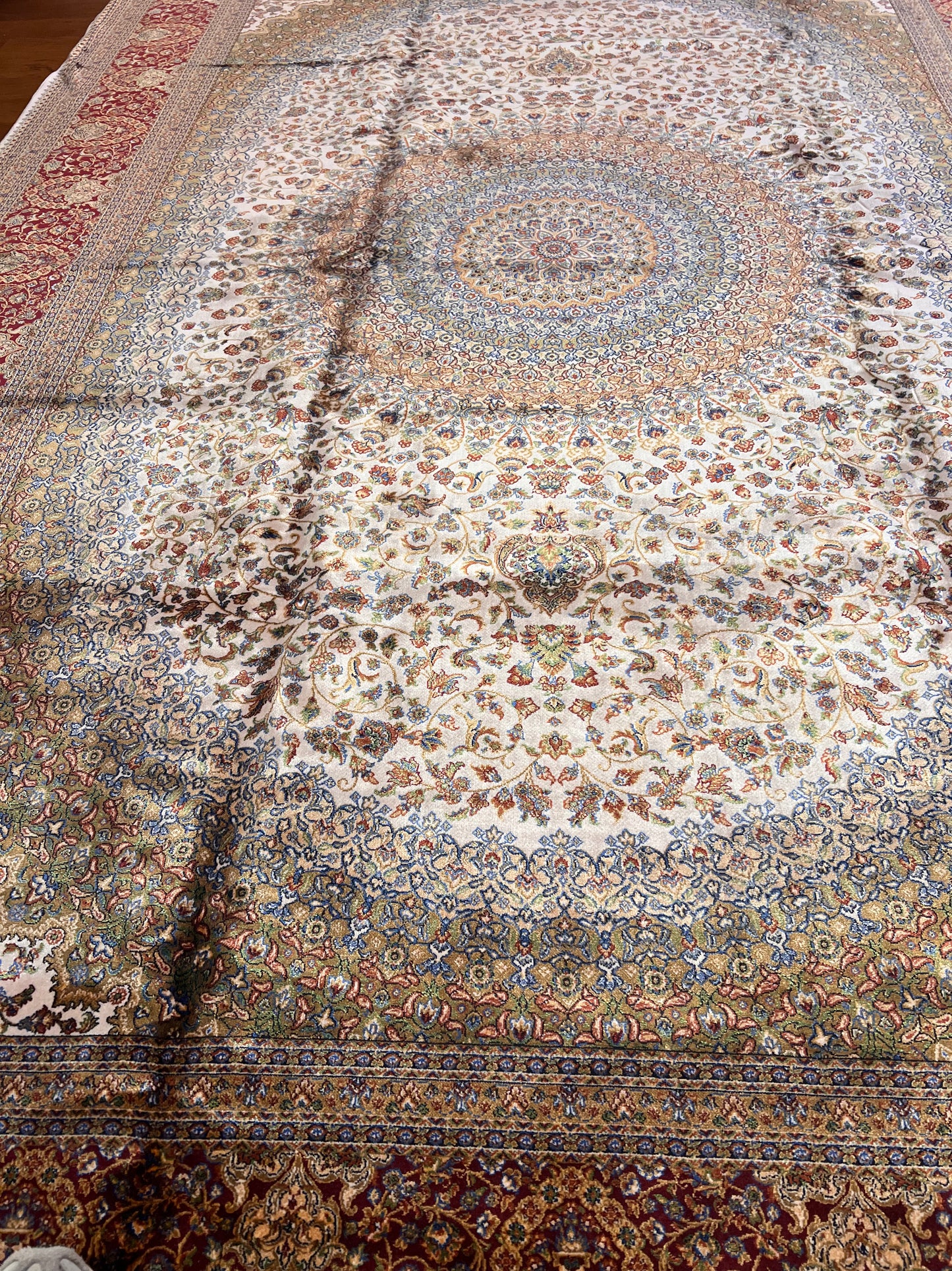 Beige Medallion Silk Woven Area Rug – 6’ x 10’