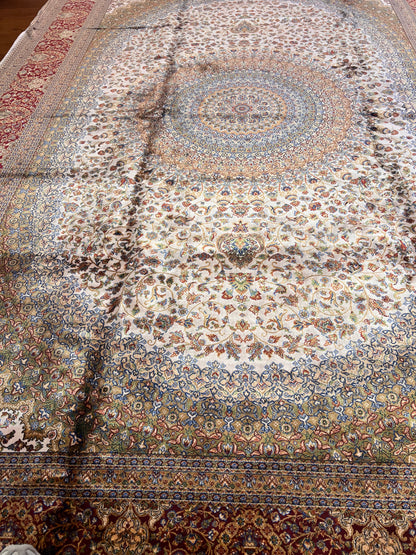 Beige Medallion Silk Woven Area Rug – 6’ x 10’