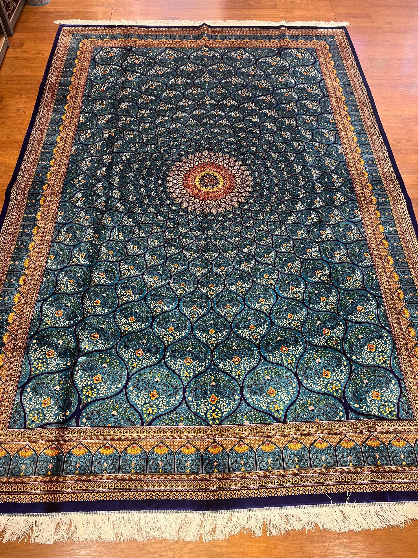 Bamboo Silk Area Rug – Elegant Dome Medallion Design – 6’ x 10’