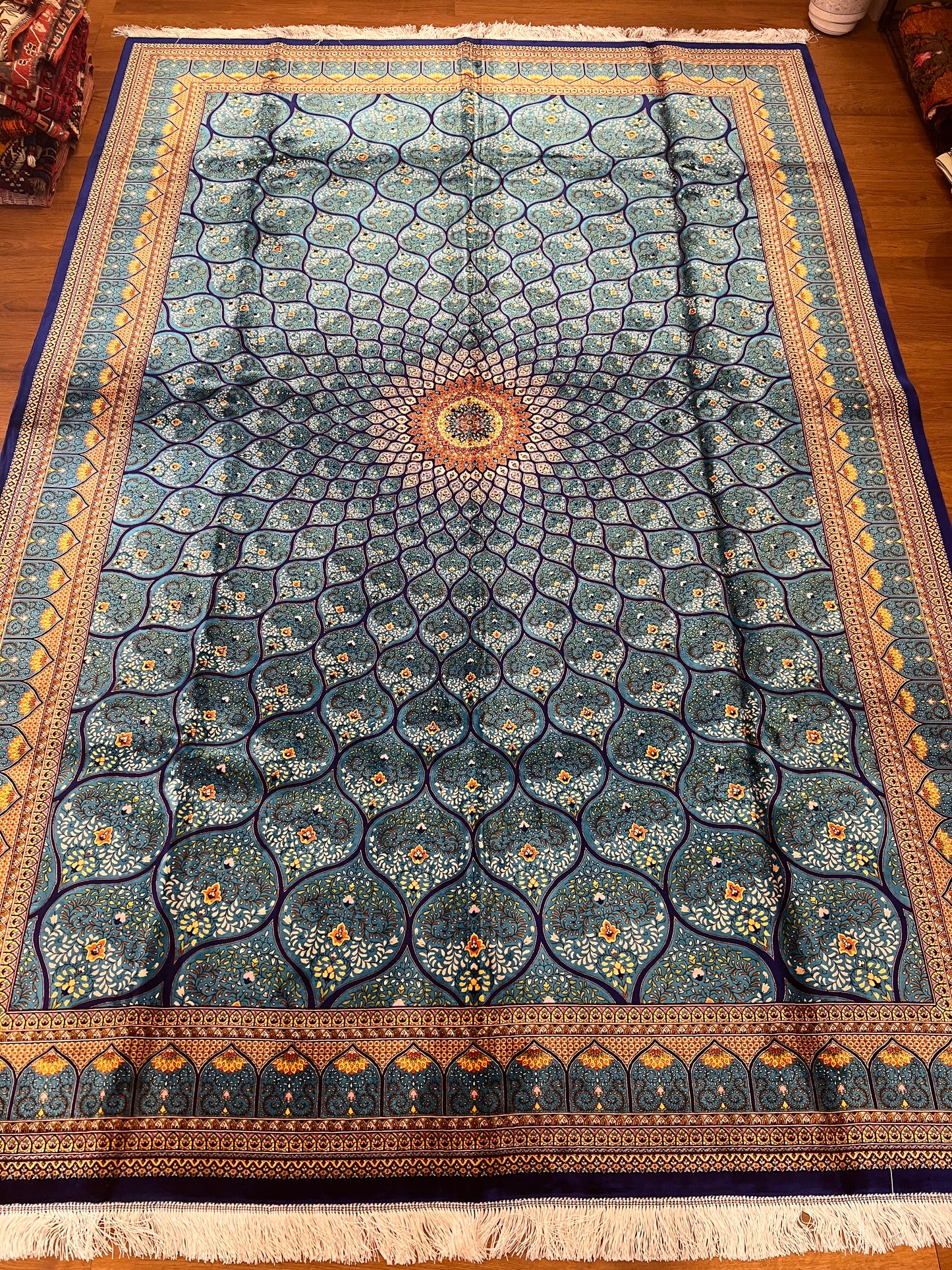 Bamboo Silk Area Rug – Elegant Dome Medallion Design – 6’ x 10’