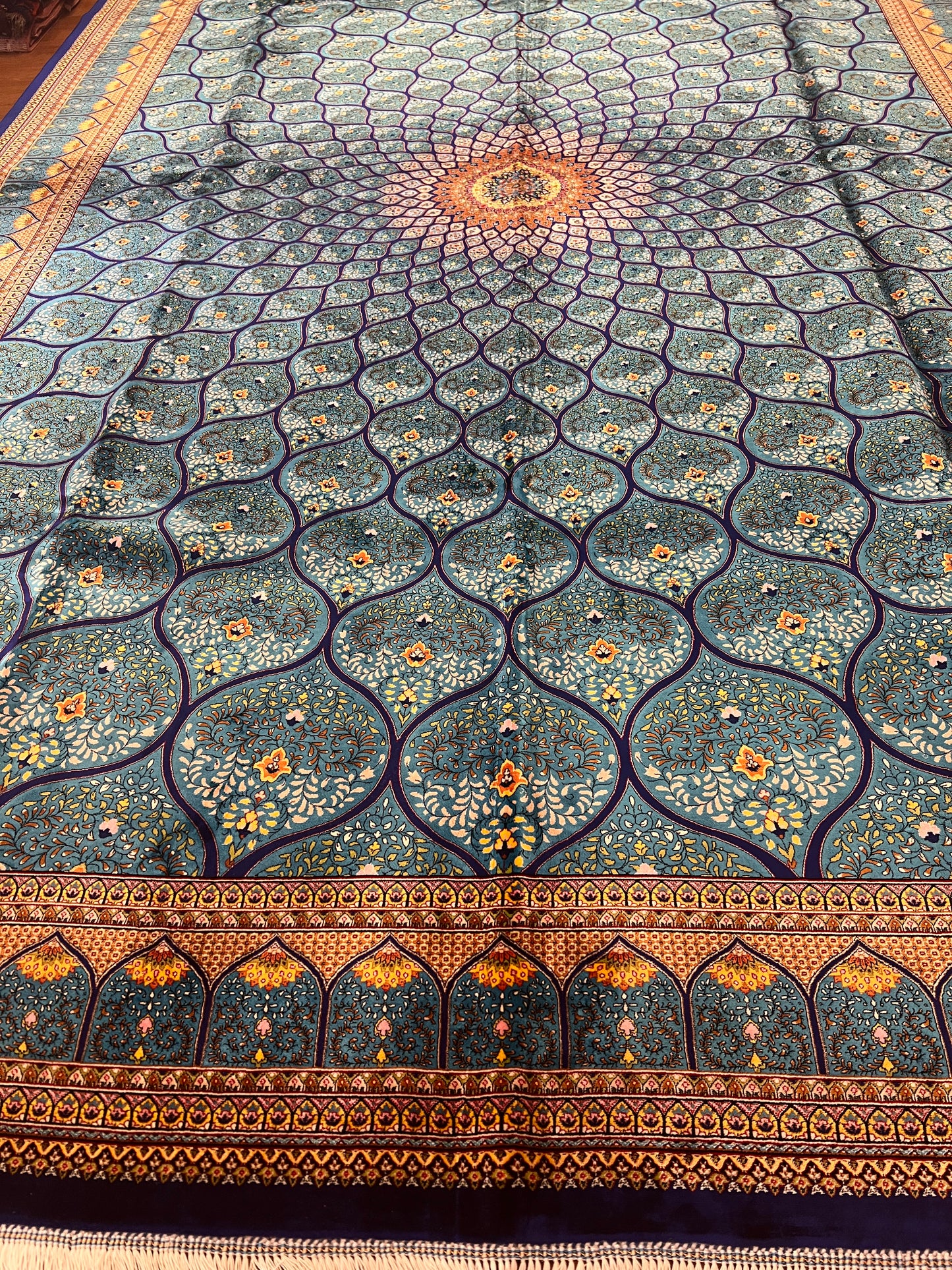 Bamboo Silk Area Rug – Elegant Dome Medallion Design – 6’ x 10’
