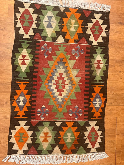 Handwoven Vintage Kilim Rug – 2.6 × 3.9 ft