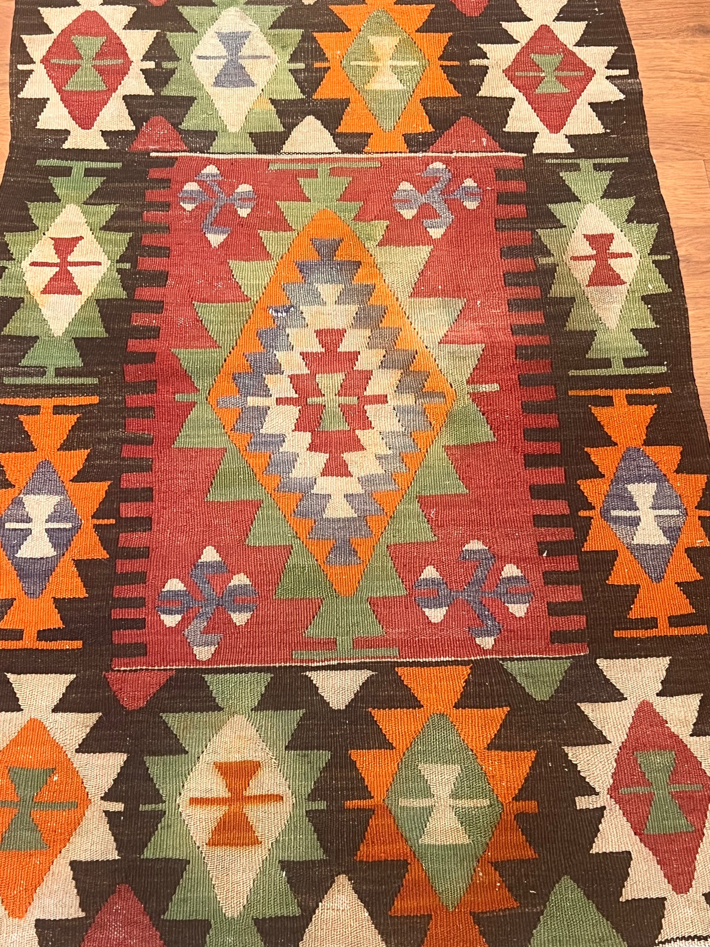 Handwoven Vintage Kilim Rug – 2.6 × 3.9 ft