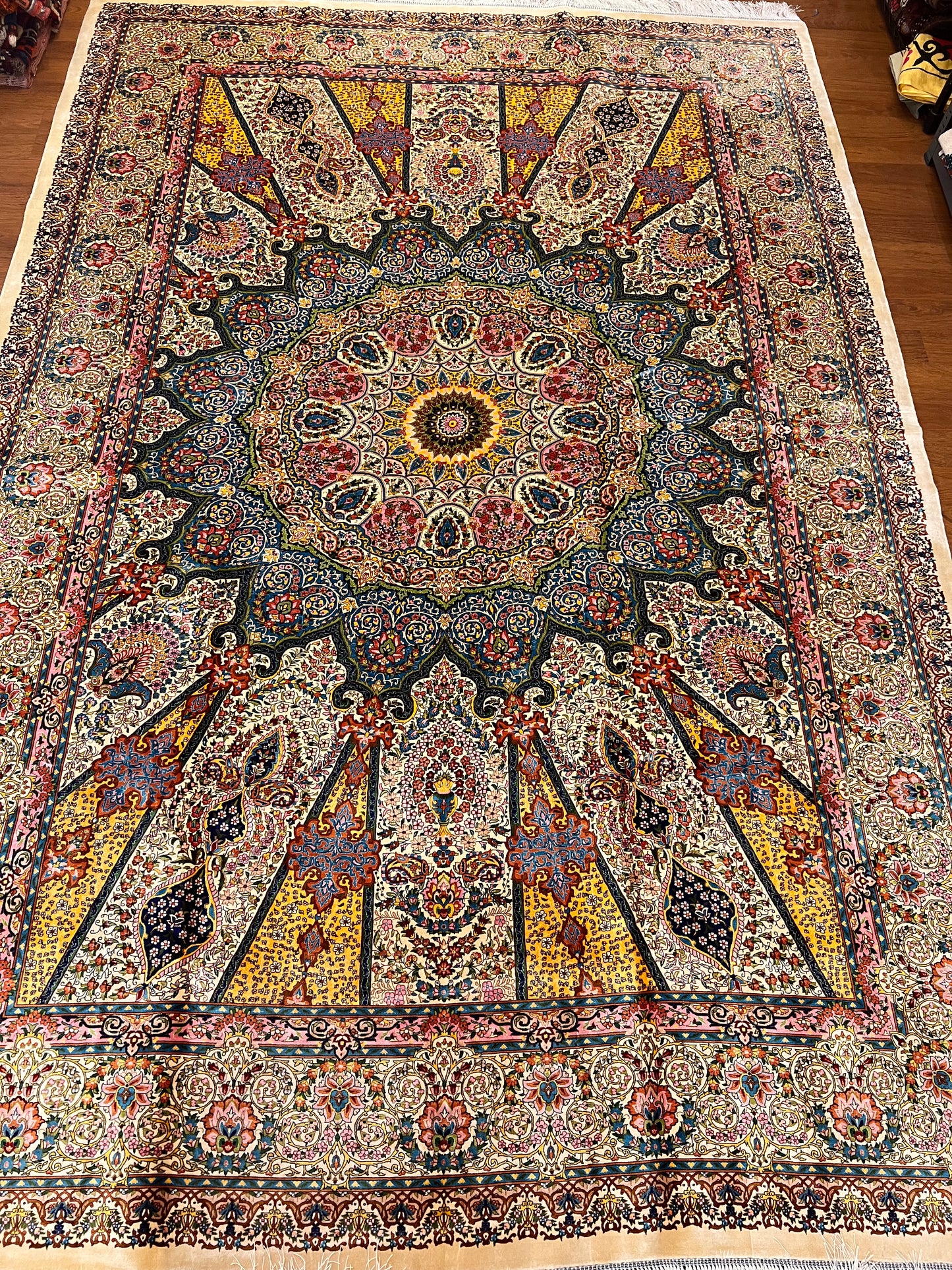 Bamboo Silk Area Rug – Traditional Medallion Design – 6’ x 10’