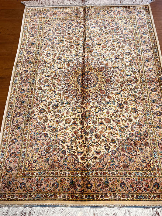 3x5 ft Silk Rug – Ivory Floral Medallion Design, Elegant Classic Luxury Area Rug