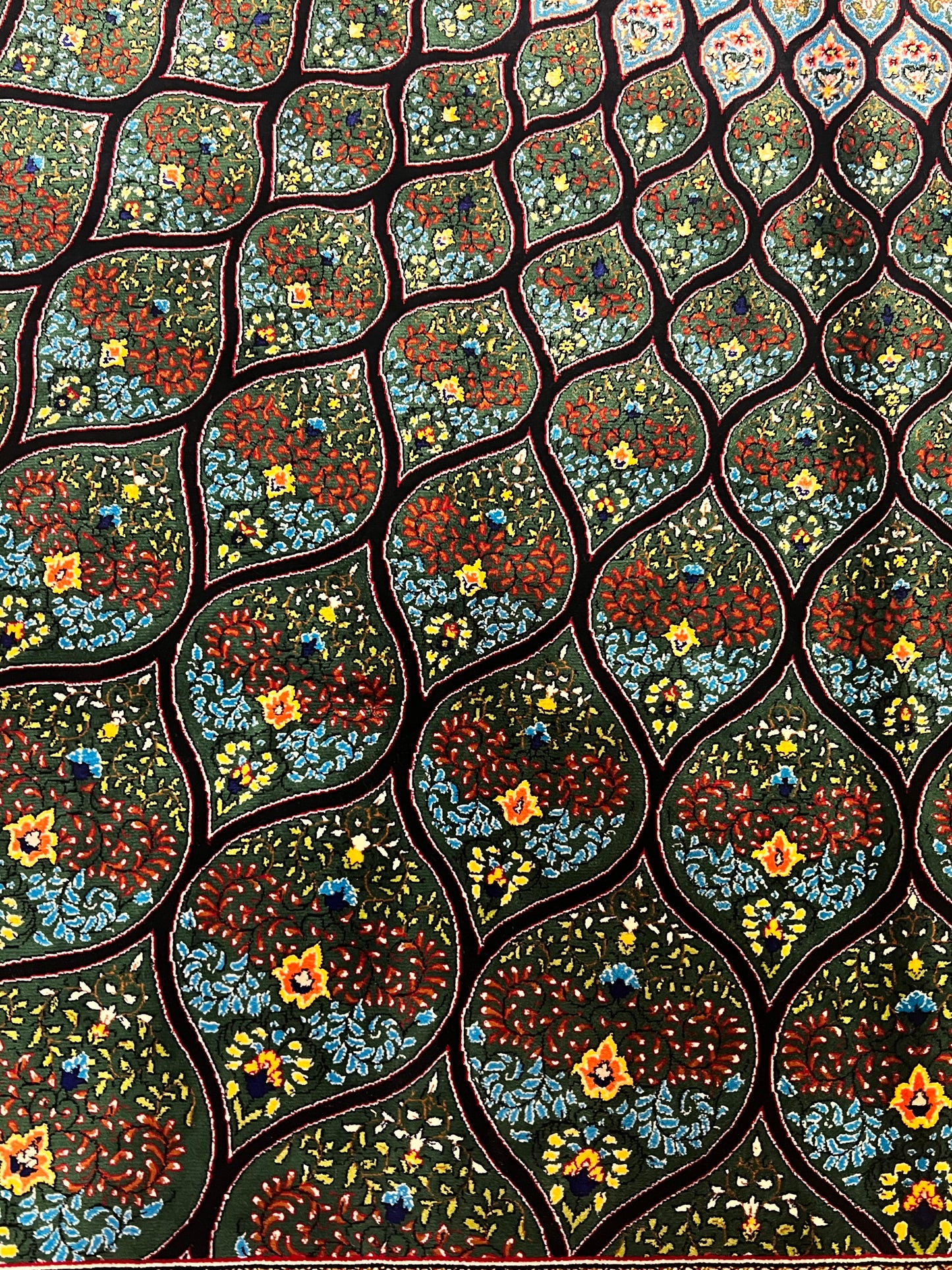 4x6 ft Silk Rug – Deep Green & Black Floral Medallion Area Rug with Radiating Geometric Design and Elegant Silk Finish
