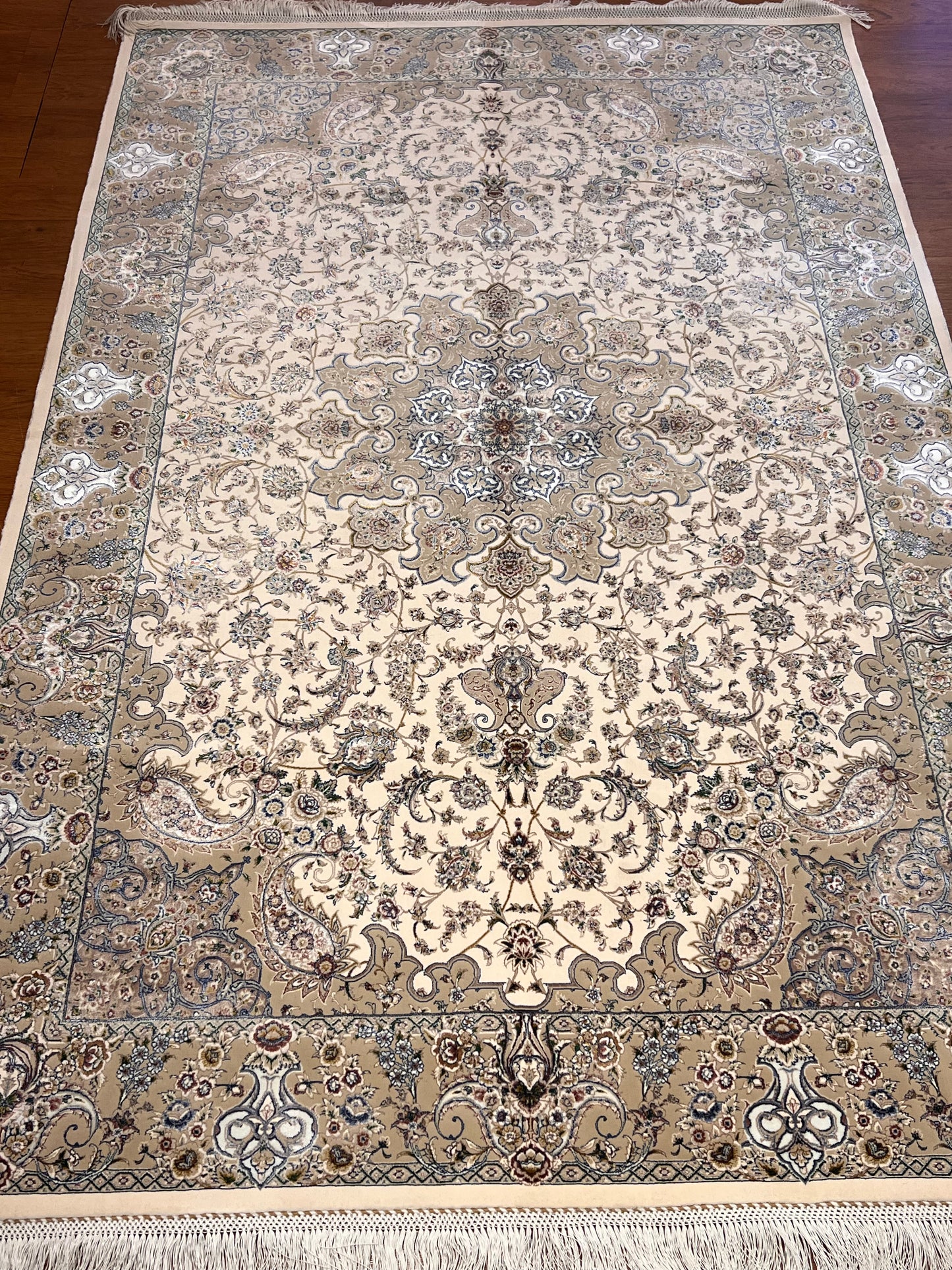 4x6 ft Silk Rug – Ivory, Beige & Soft Gray Floral Medallion Area Rug with Elegant Botanical Design and Refined Silk Finish
